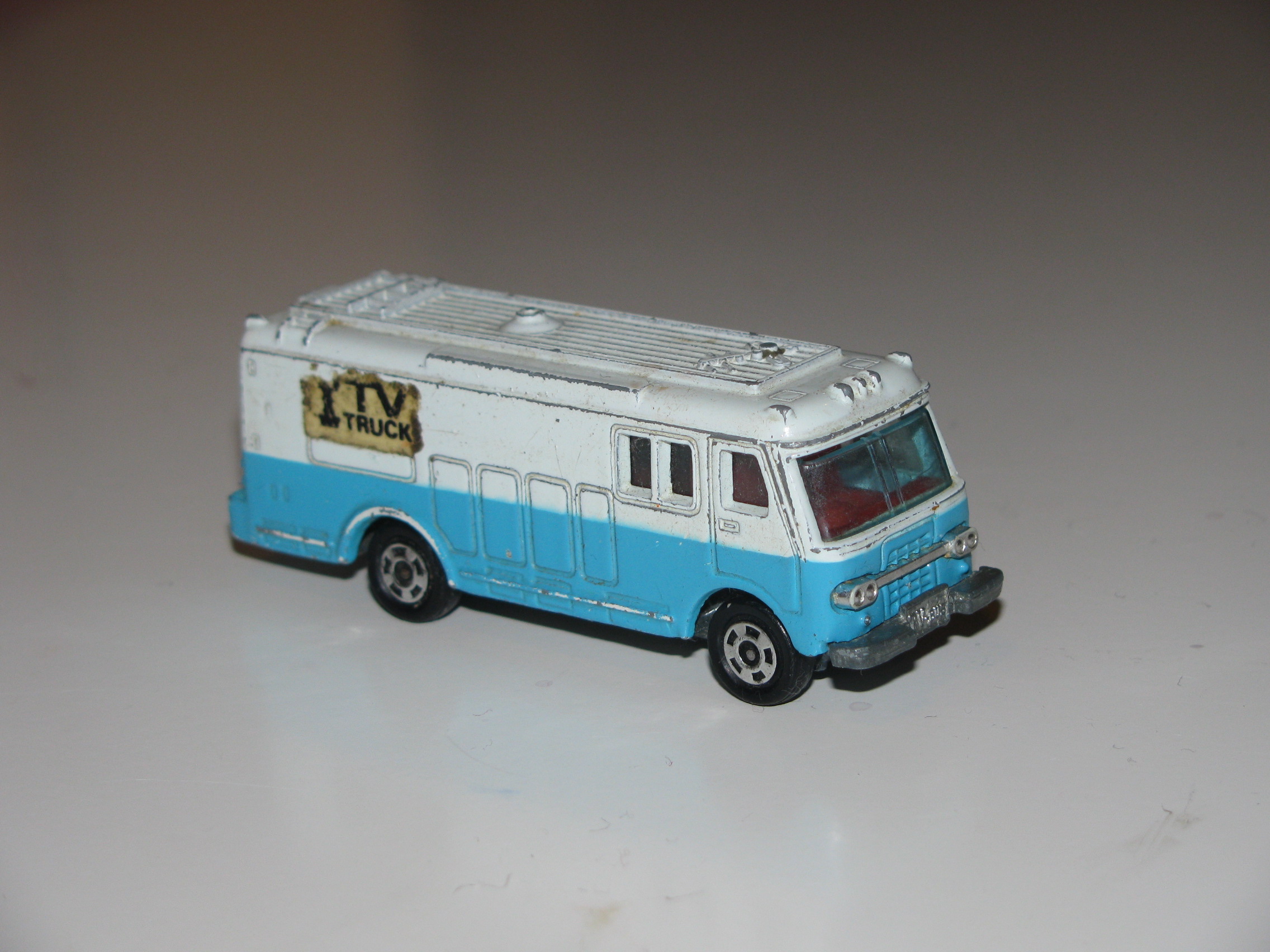 Tomica TV-bus
