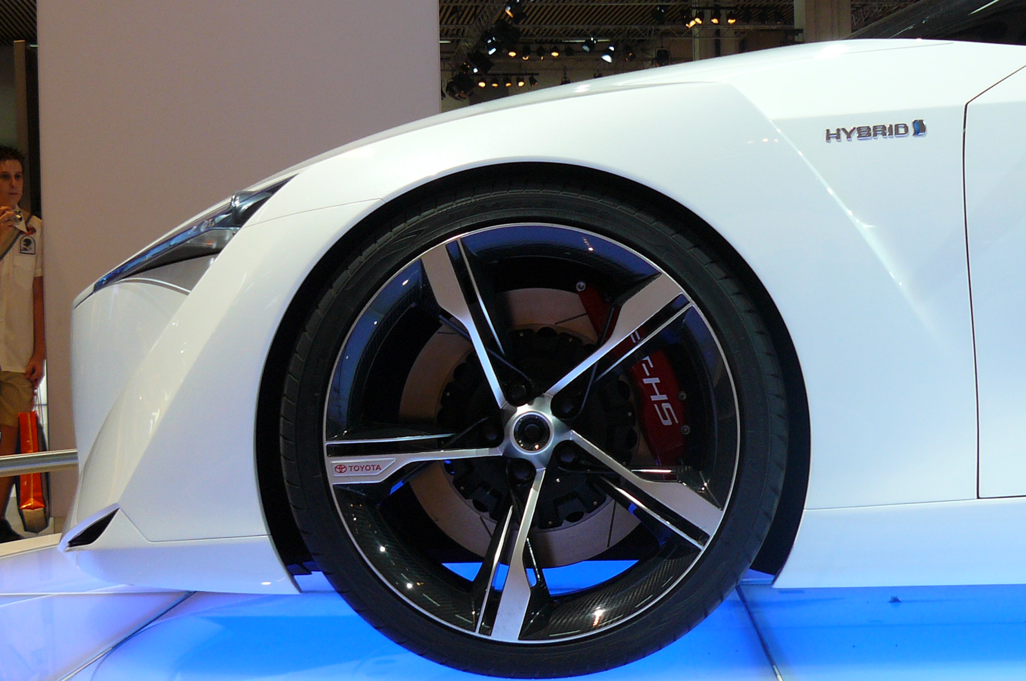 Toyota FT-HS Rueda izquierda delantera