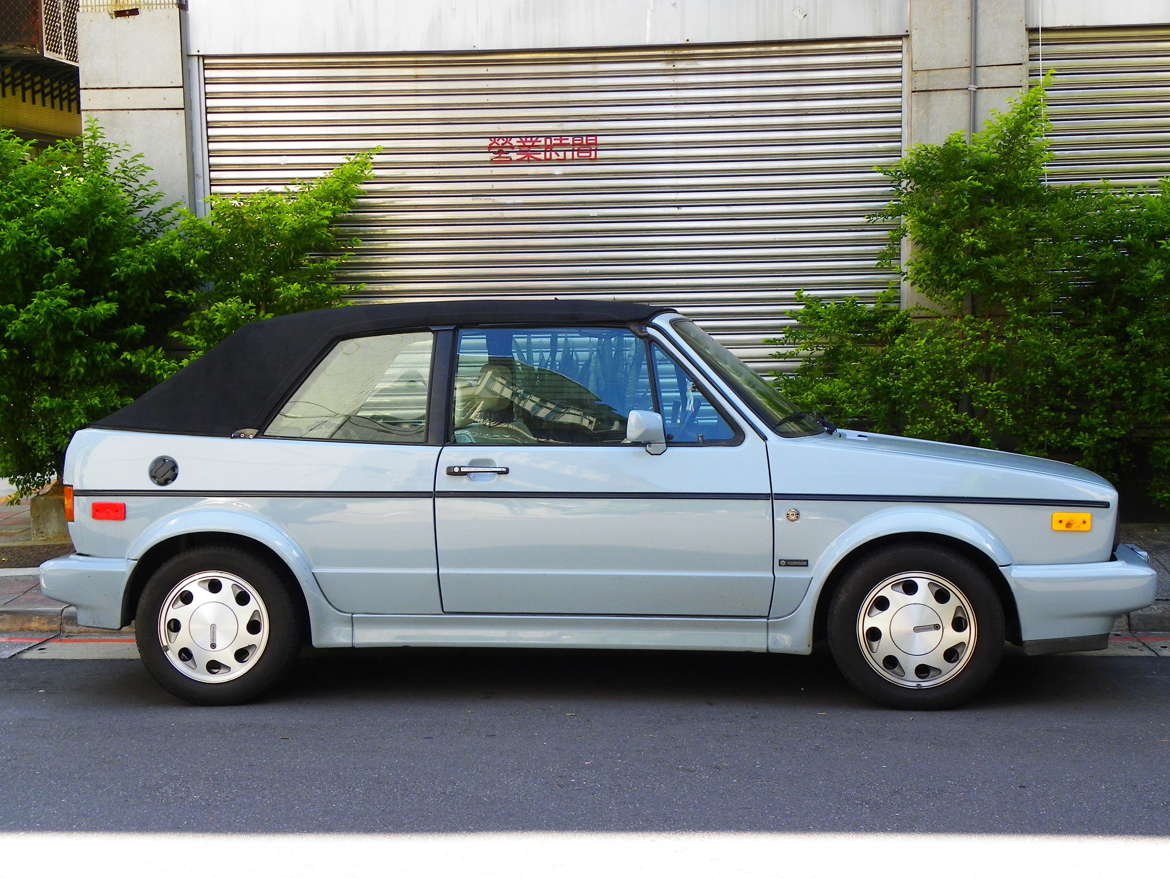 VW Golf Mk1 Cabriolet in Taipei City 20120820a