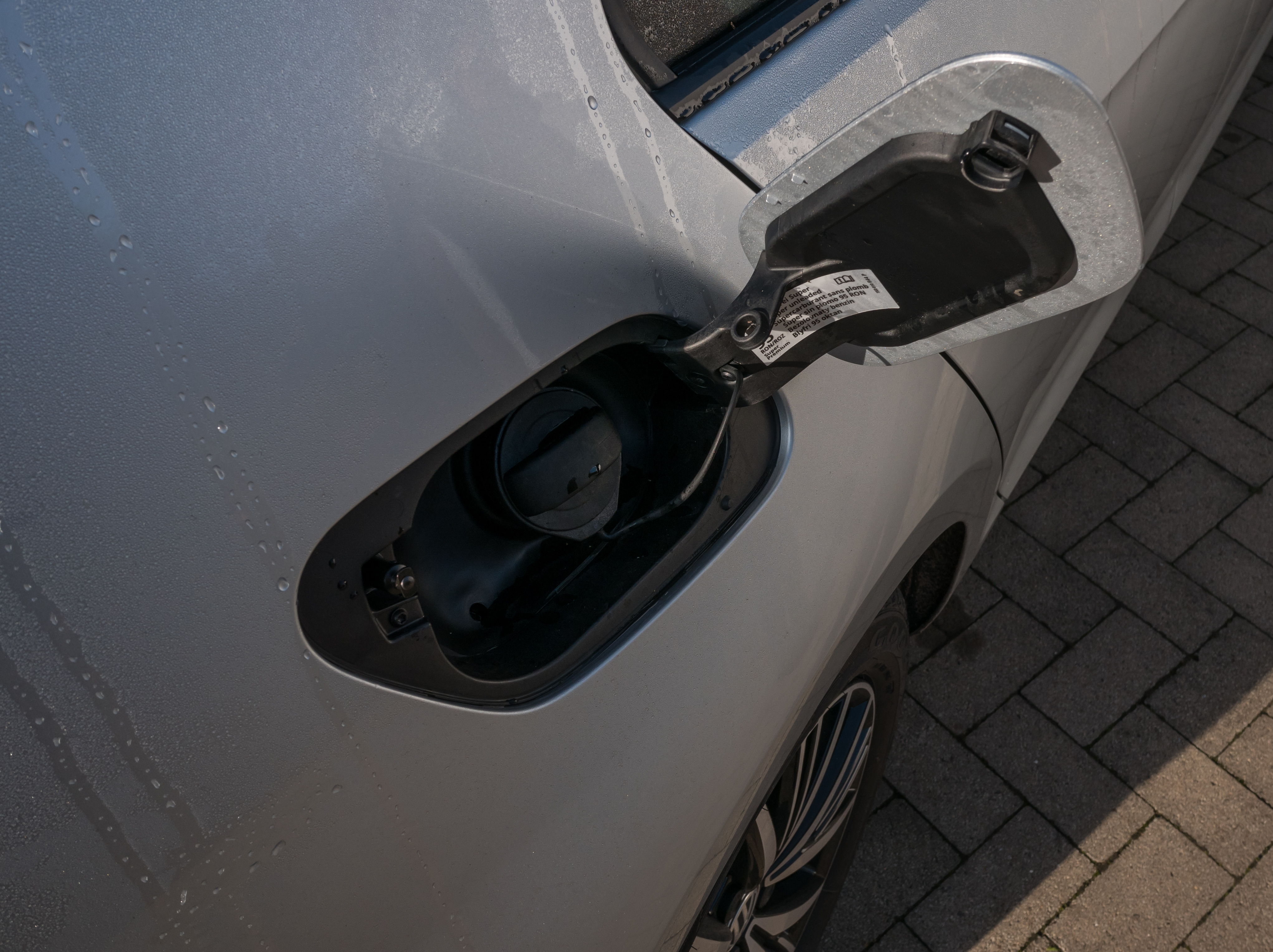 VW Golf VII - Fuel filler 01
