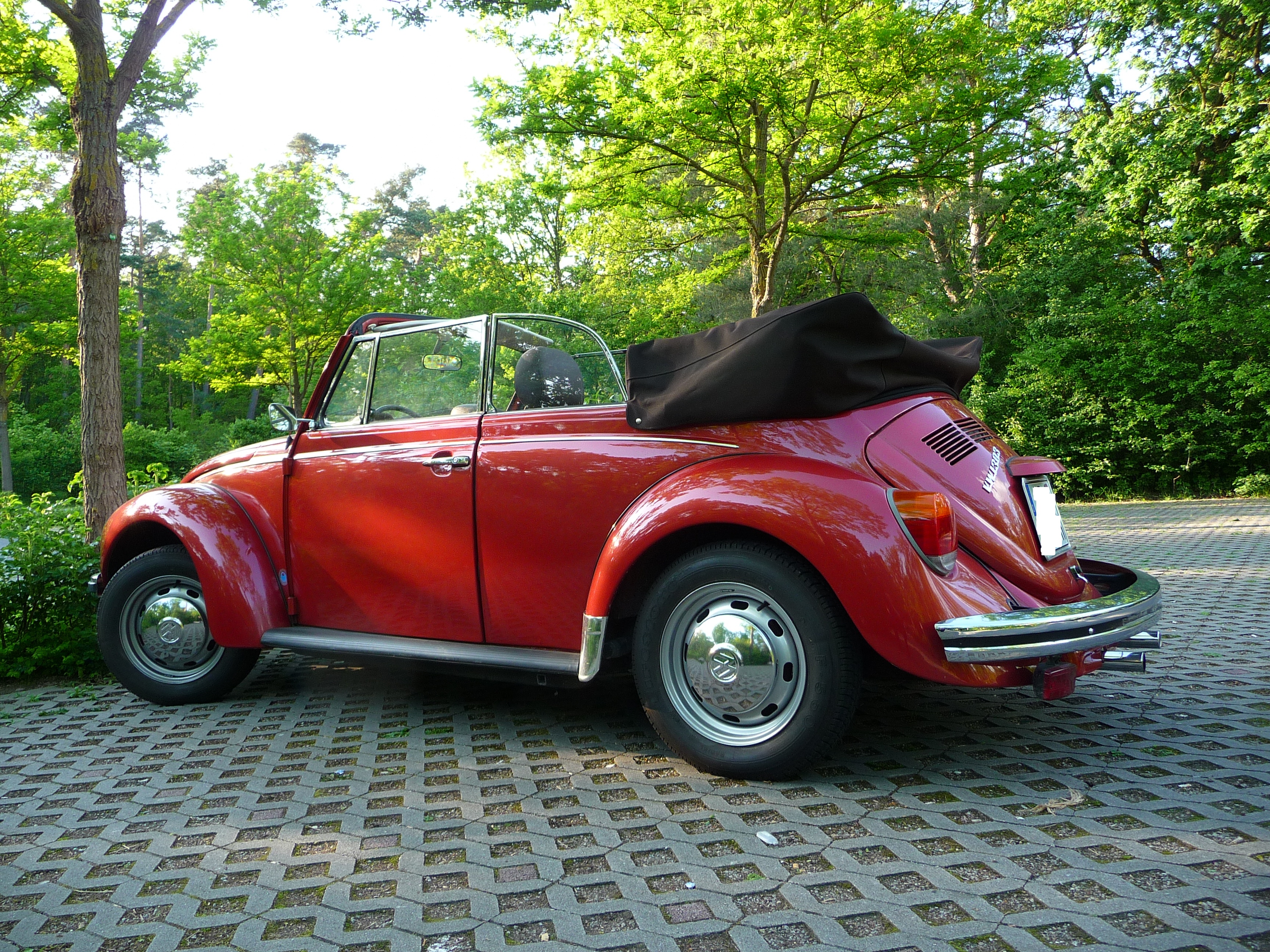 VW Käfer Cabrio von rechts