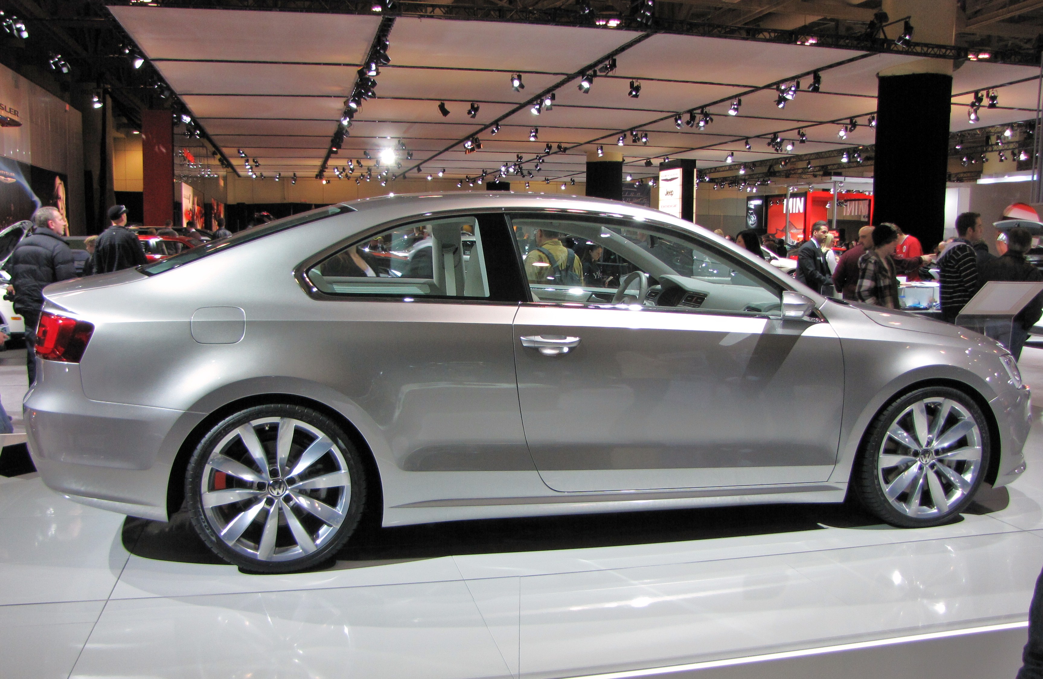 VW New Compact Coupé Seite