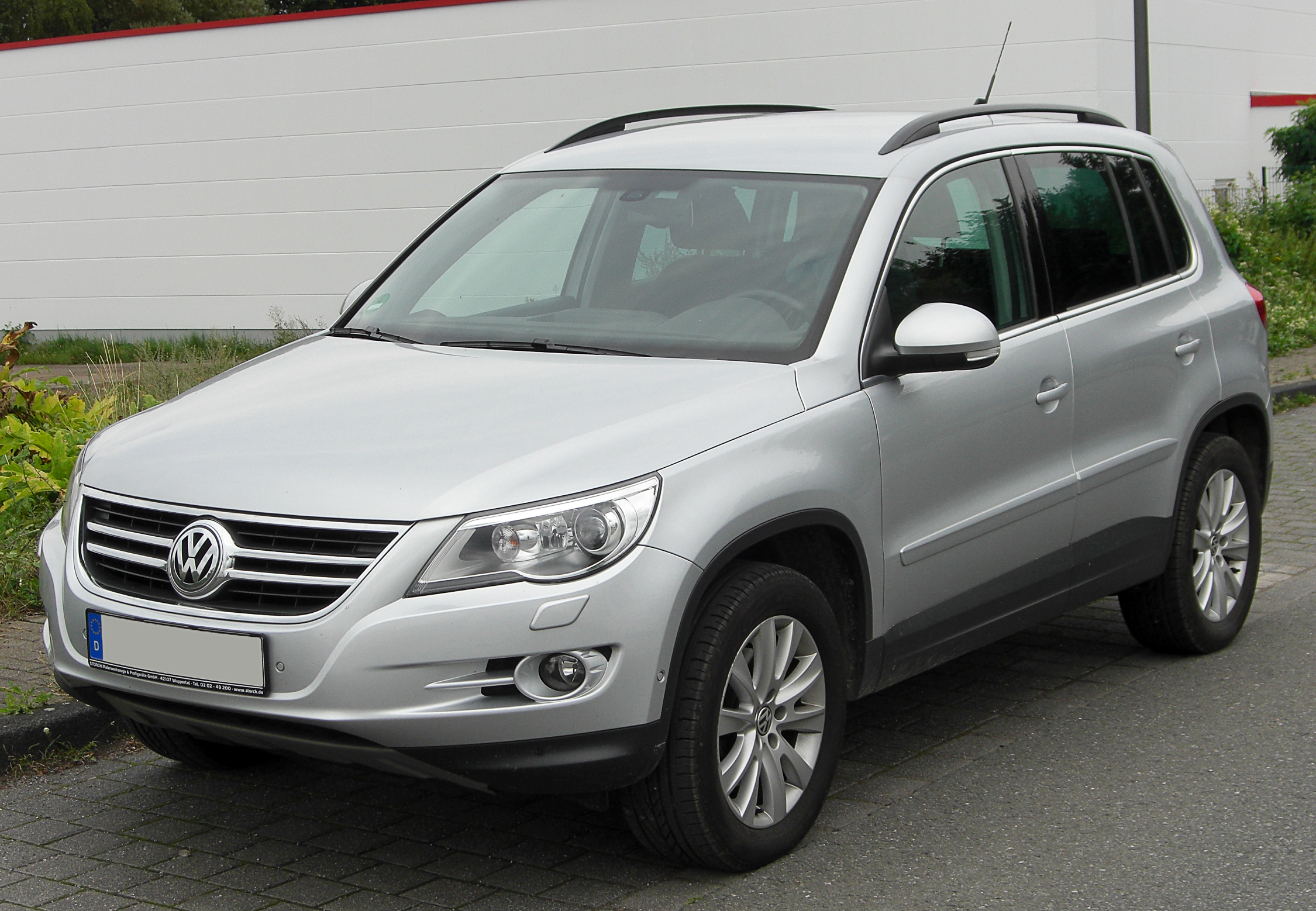 VW Tiguan 2.0 TDI front 20100801