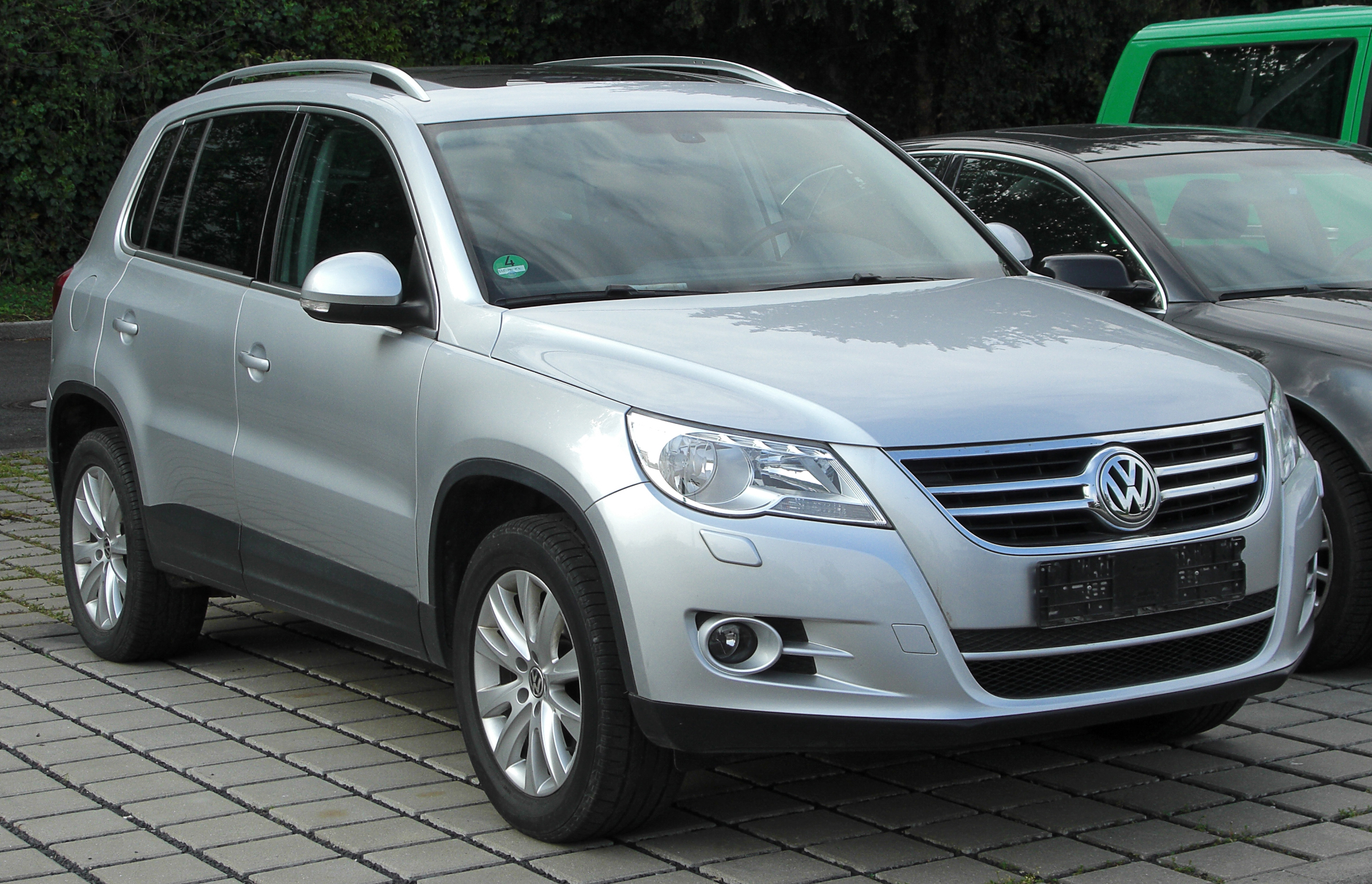 VW Tiguan 2.0 TSI front 20100508