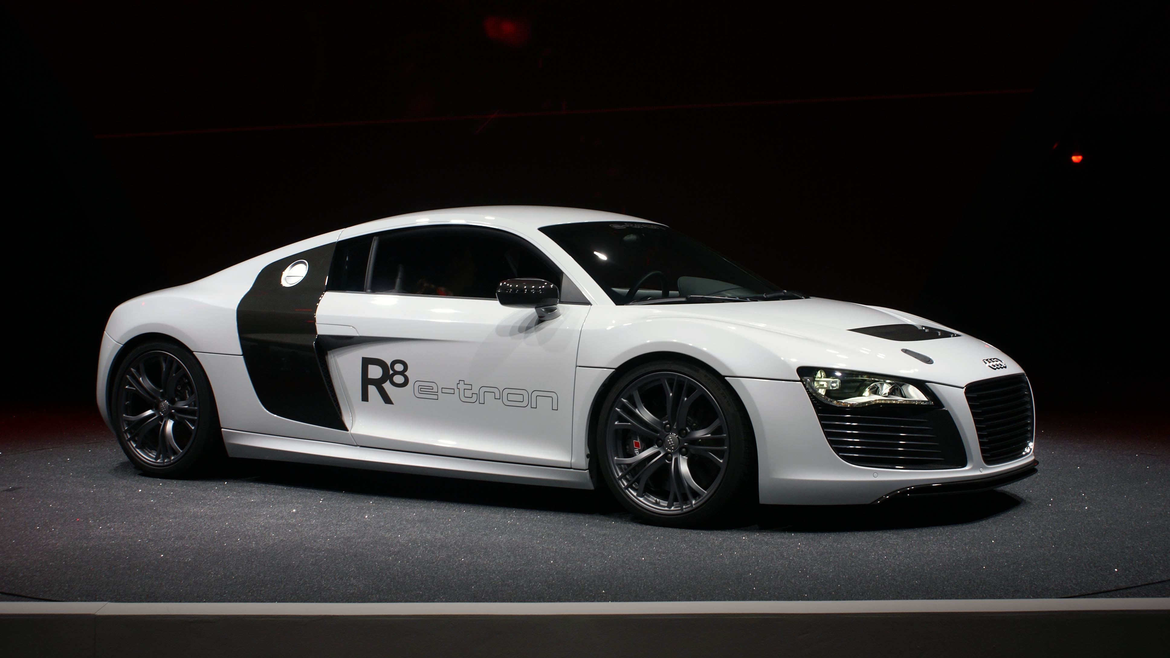 White Audi R8 e-tron fr IAA 2009