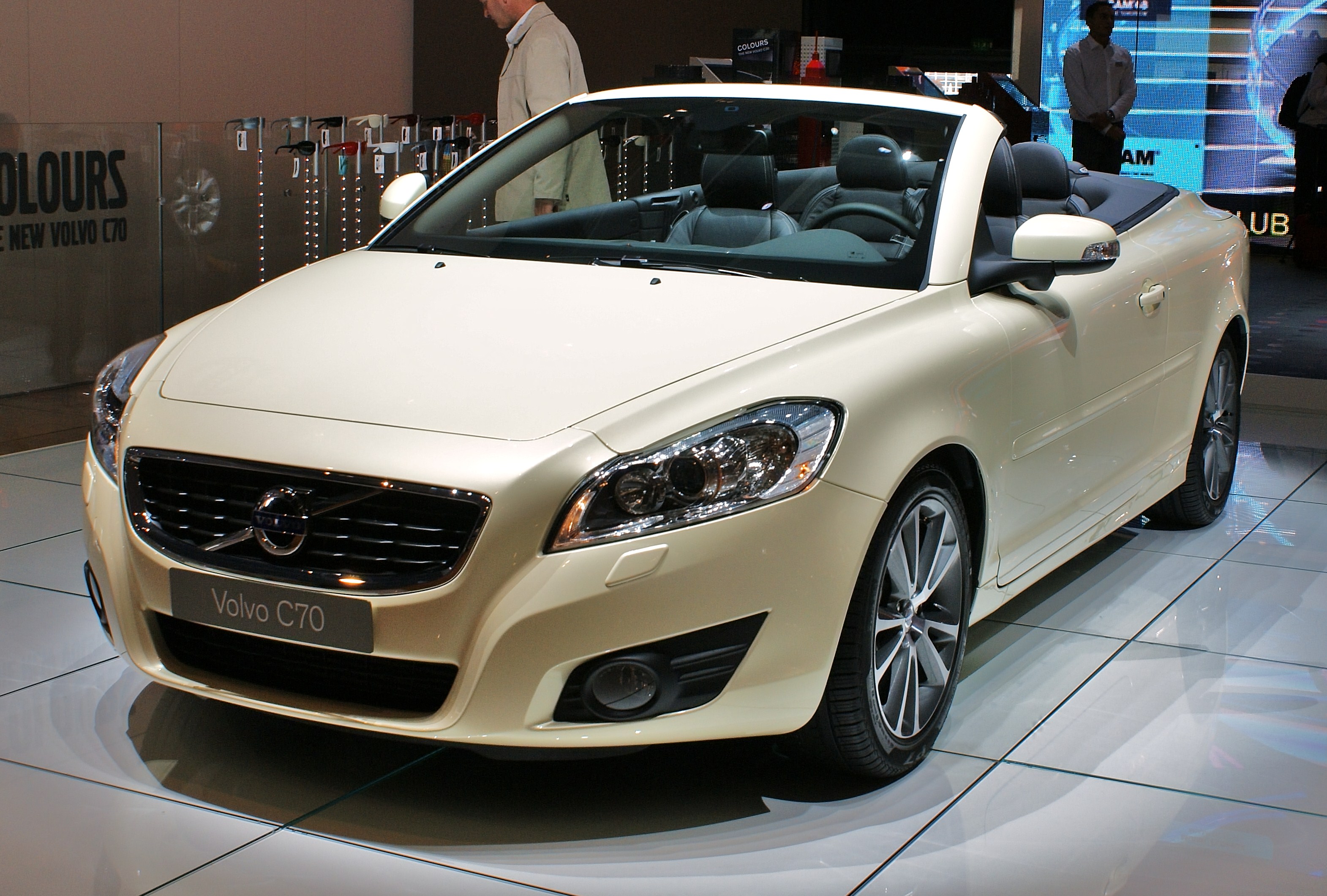 White Volvo C70 Facelift IAA 2009