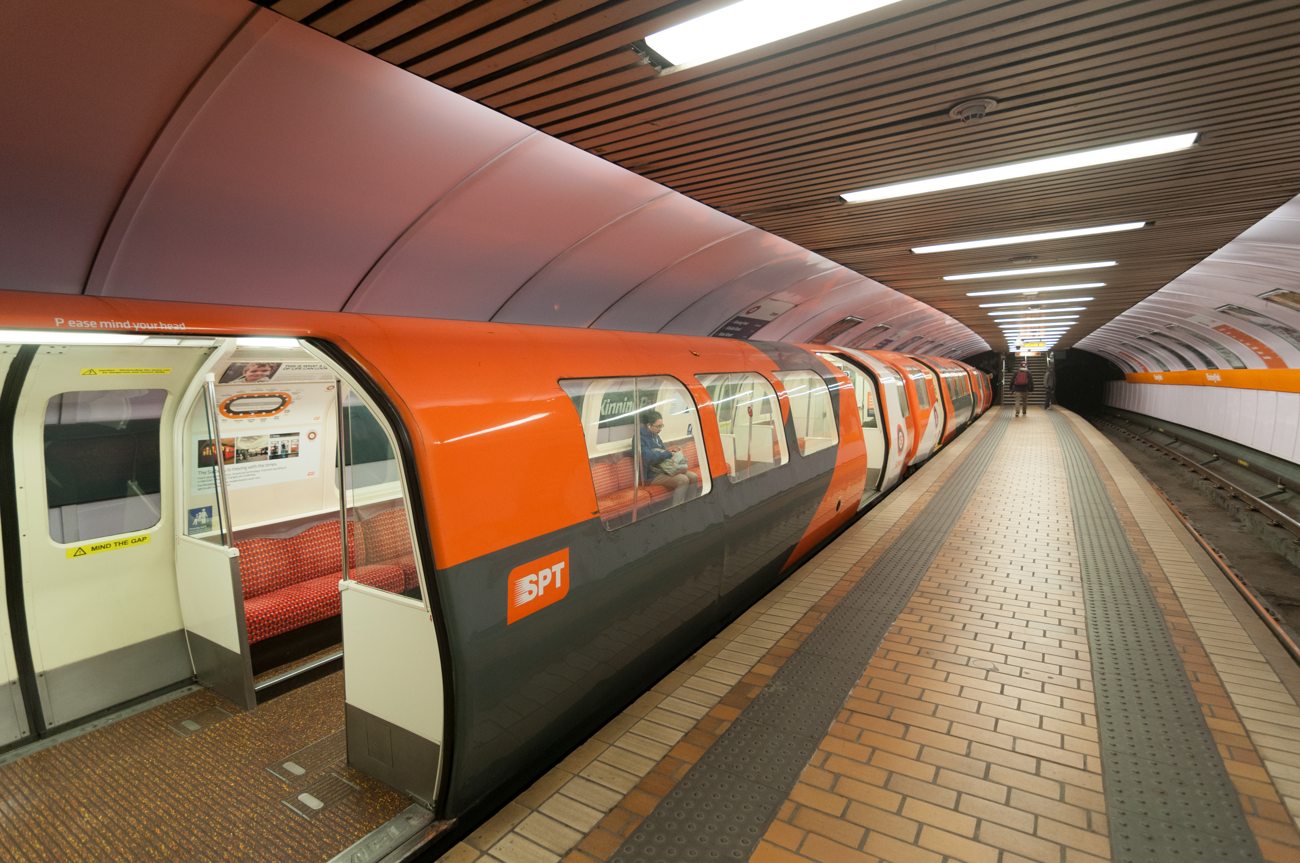 17-11-15-Glasgow-Subway RR70173