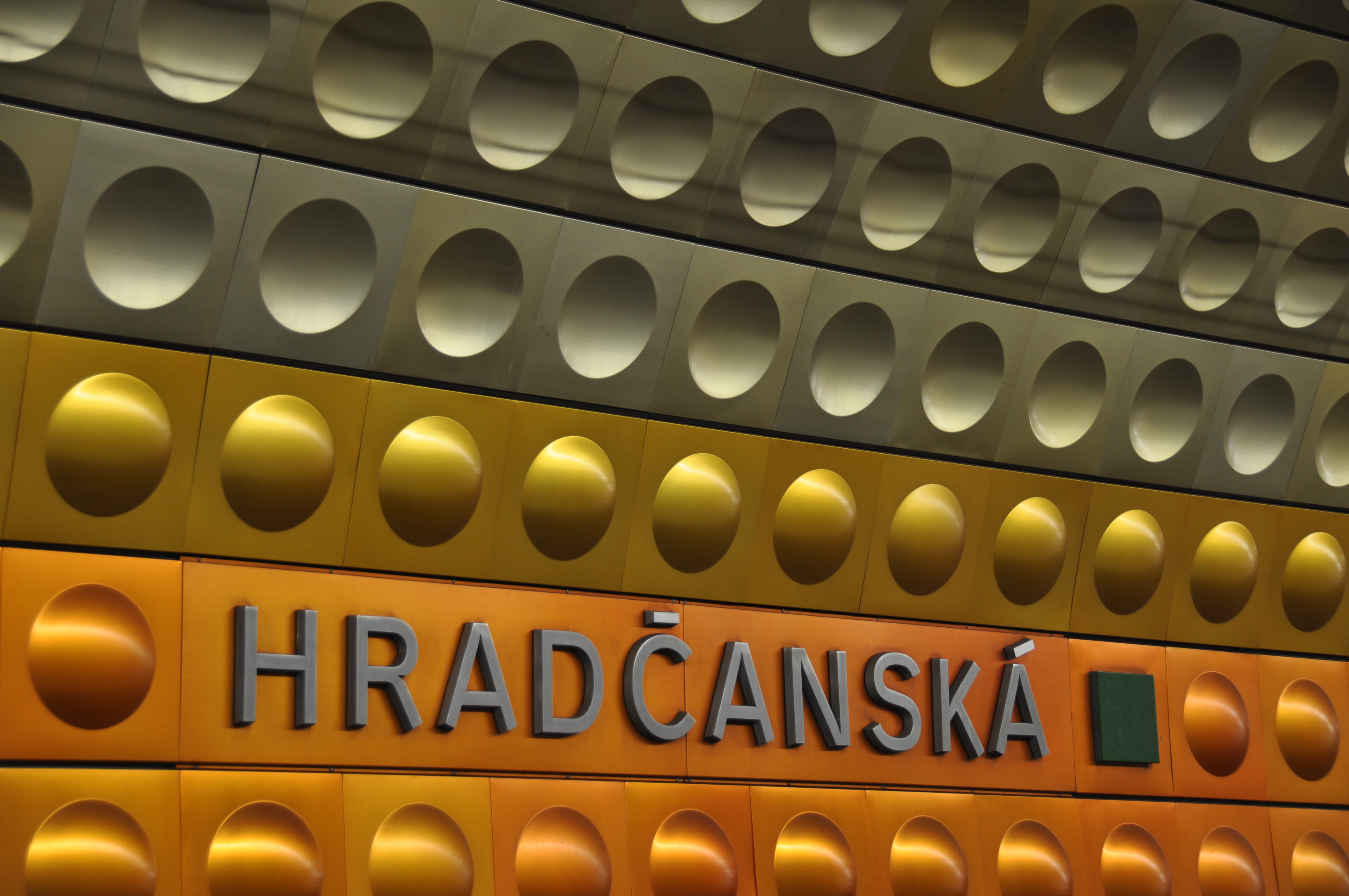 2011-05-31-praha-metro-by-RalfR-52