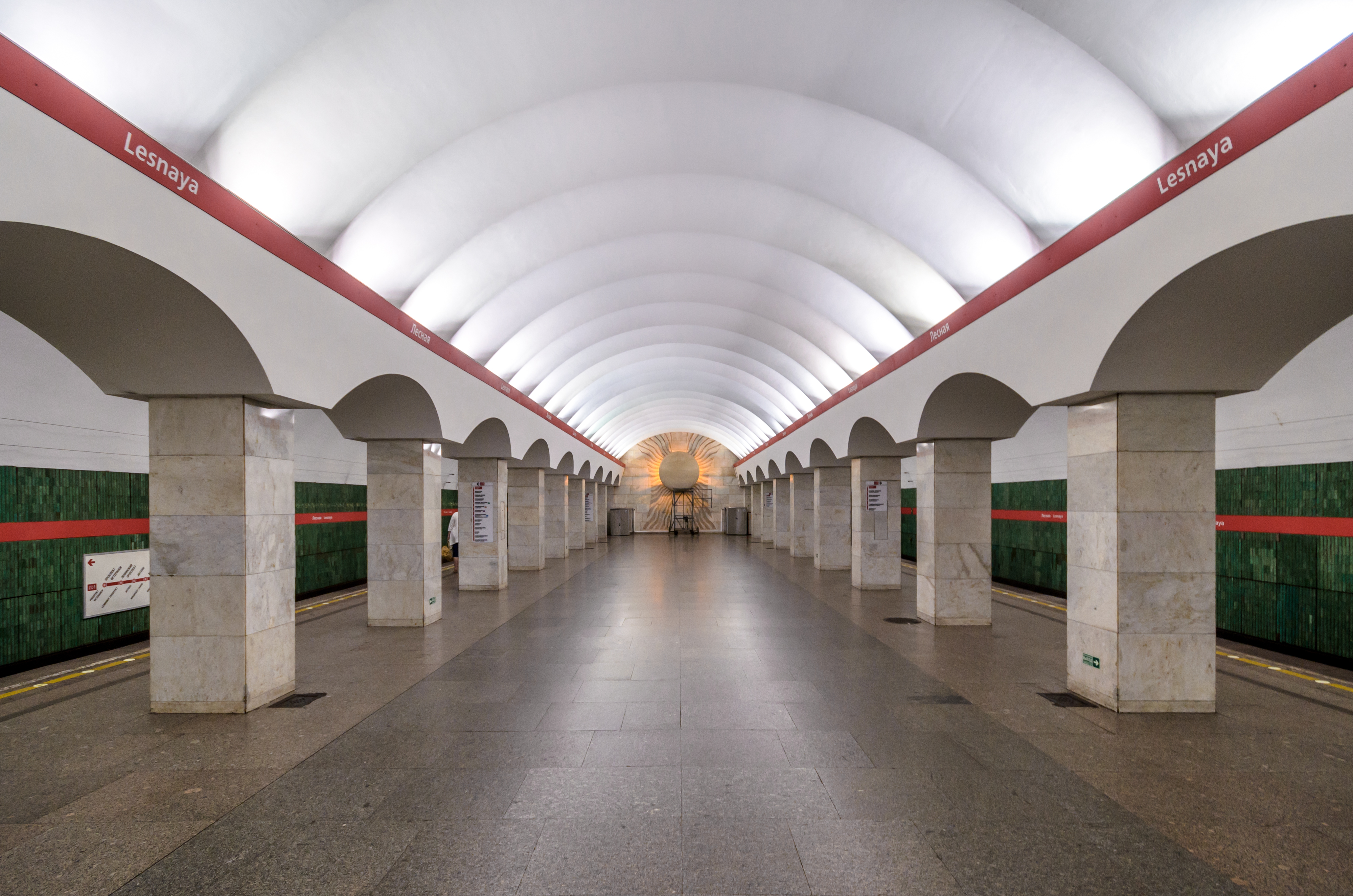 Metro SPB Line1 Lesnaya Platform