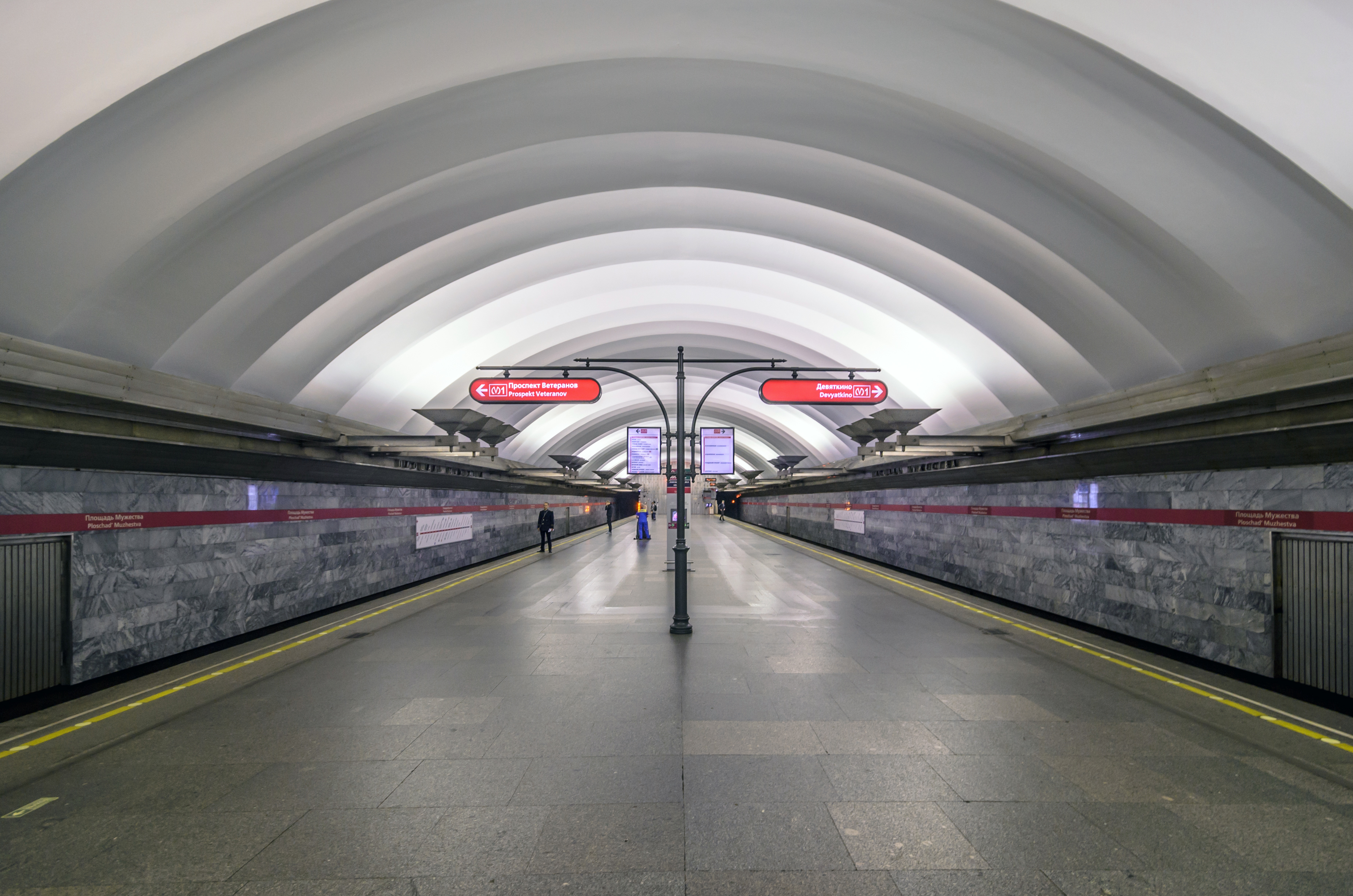 Metro SPB Line1 Ploschad Muzhestva