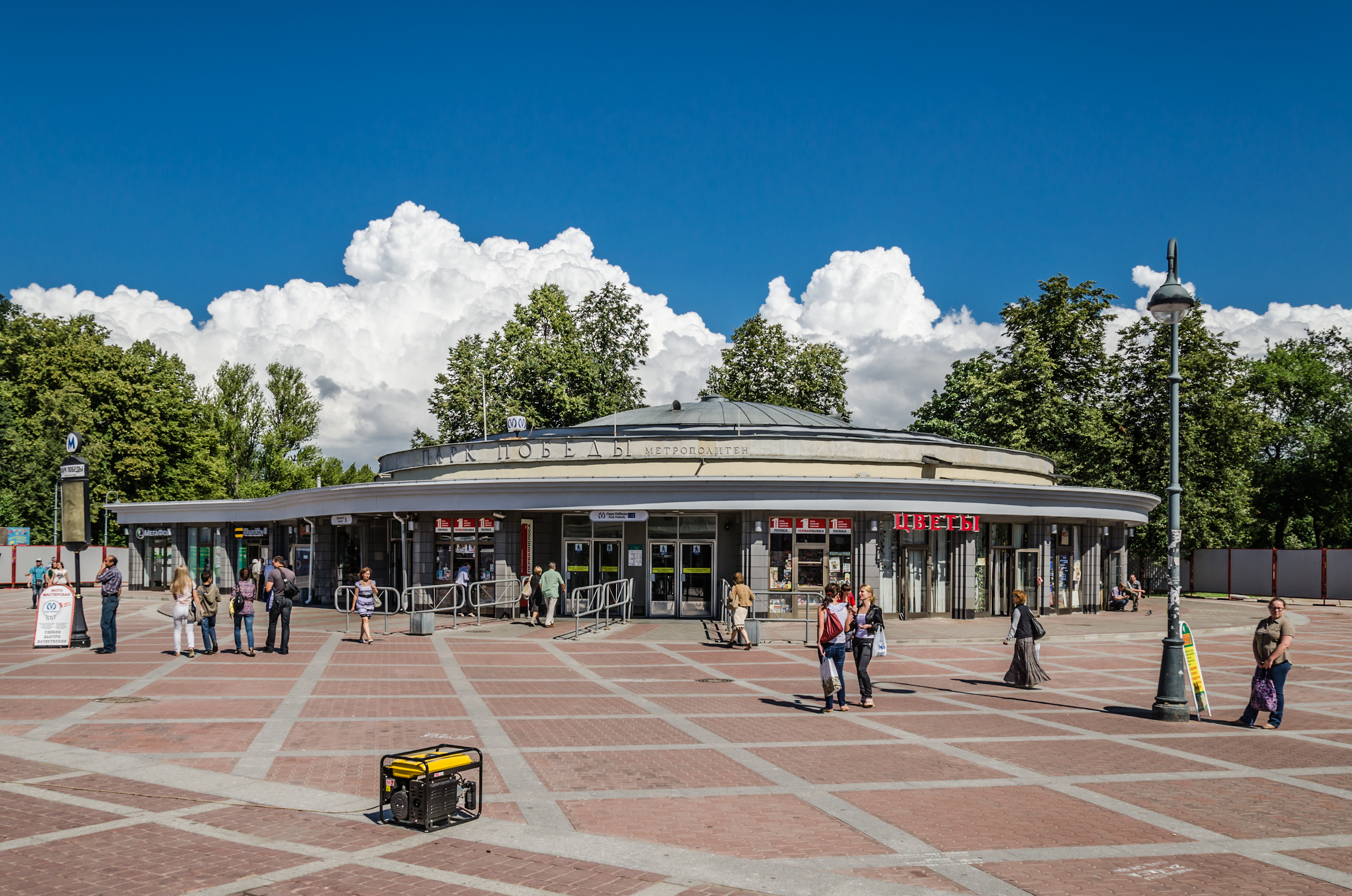 Metro SPB Line2 Park Pobedy pavilion