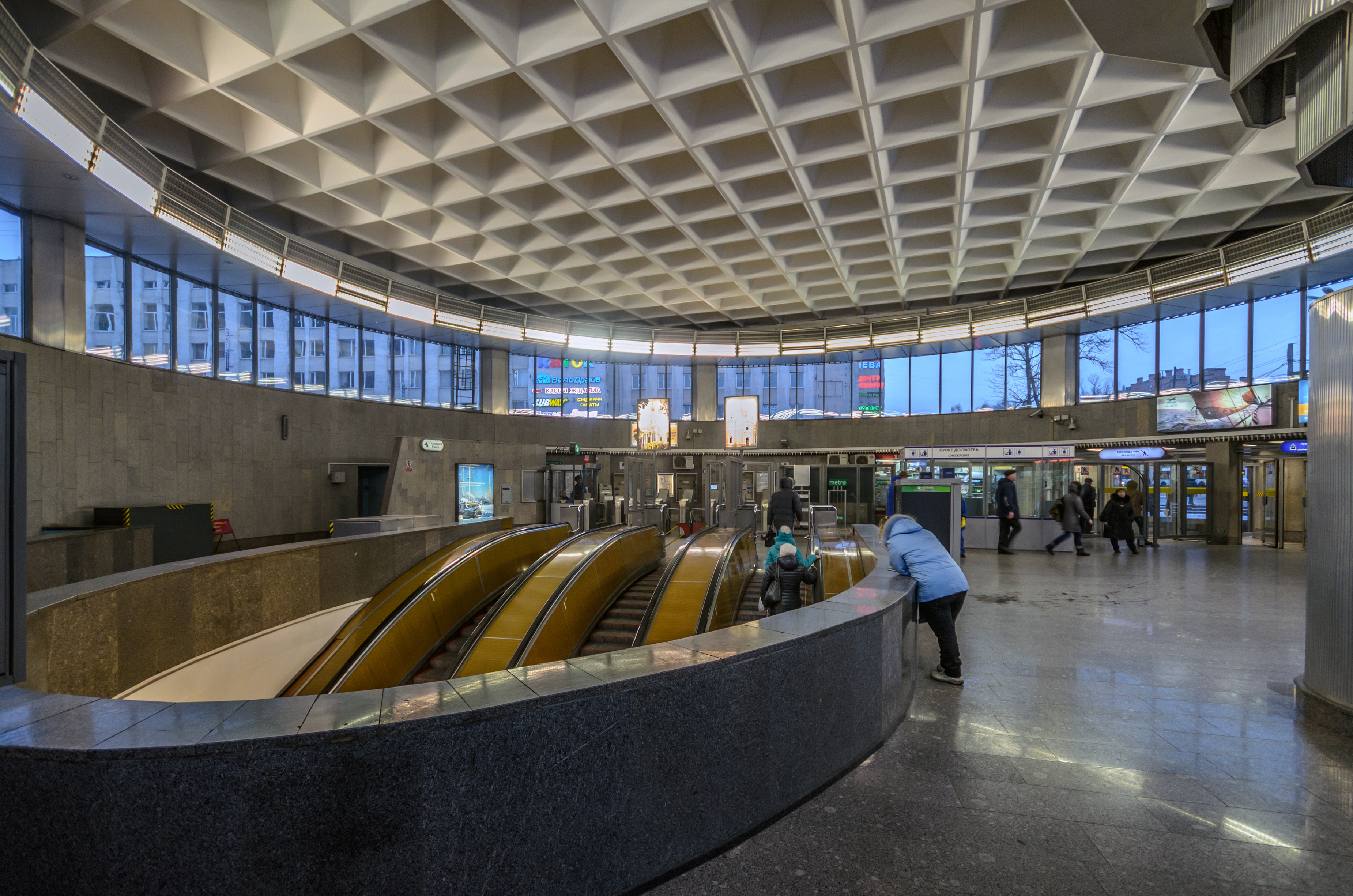 Metro SPB Line3 Proletarskaya Vestibule