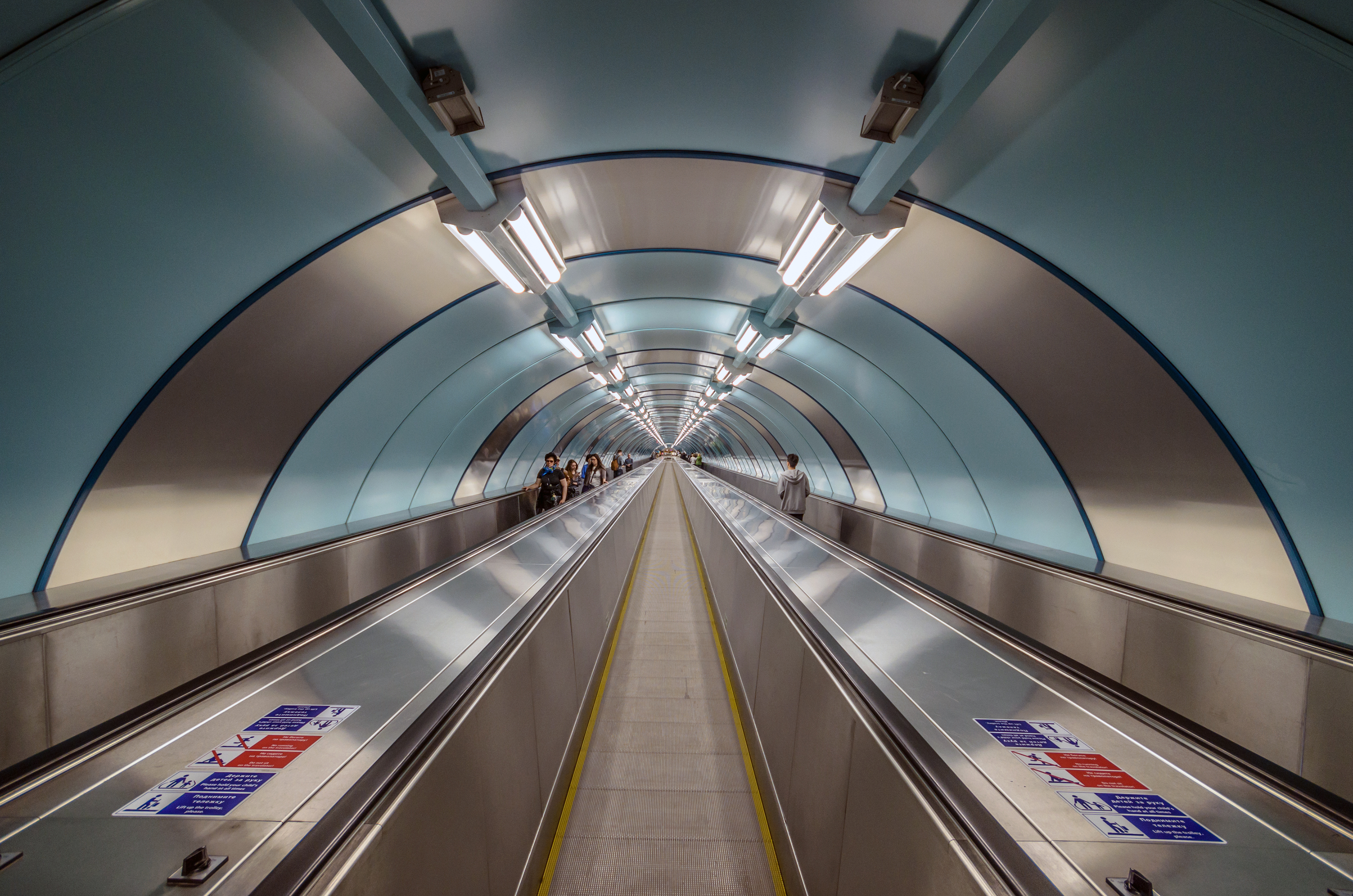Metro SPB Line5 Sportivnaya Travelator Tunnel