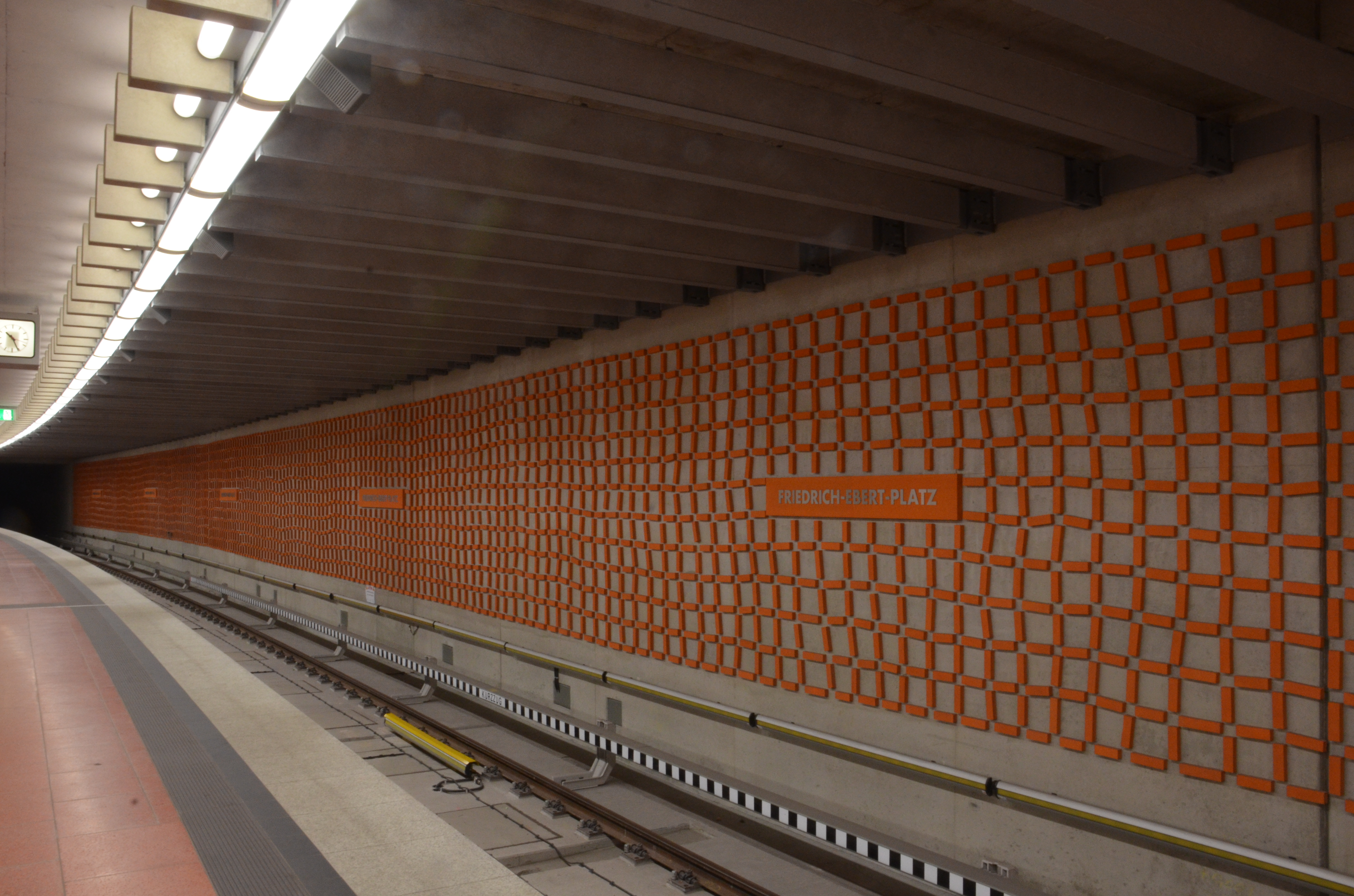 Nuernberg UBahn Friedrich-Ebert-Platz Belichtungsreihe A3