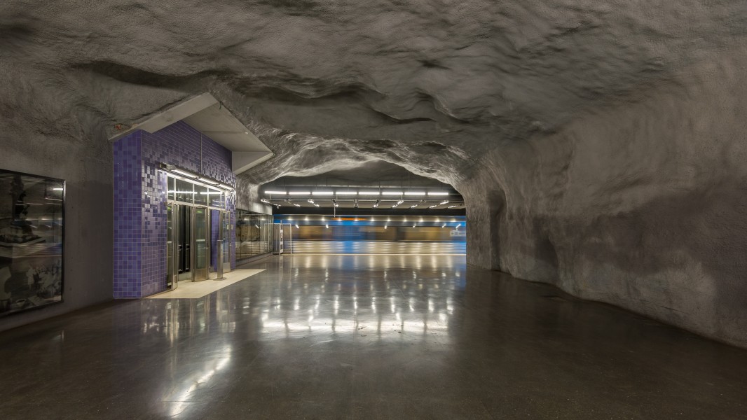 Bergshamra metro station January 2015 02
