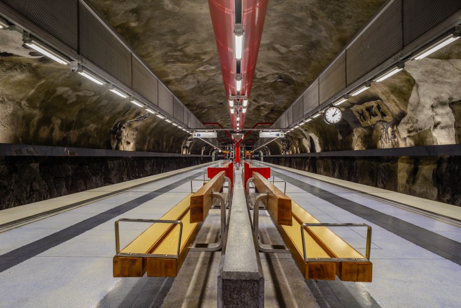 Duvbo Metro station September 2014 04