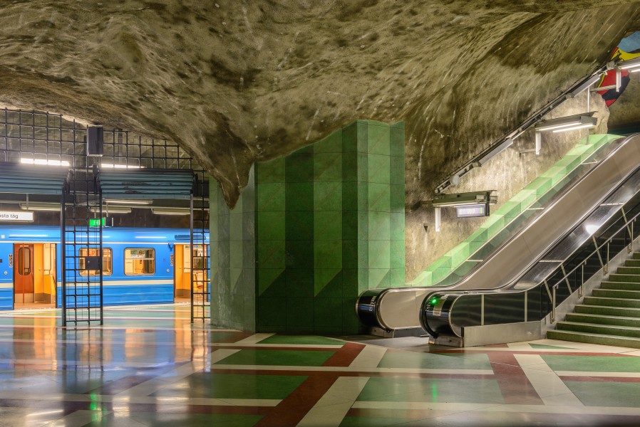 Kungsträdgården Metro station May 2014 05