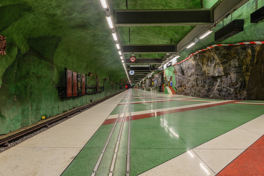 Kungsträdgården Metro station May 2014 08