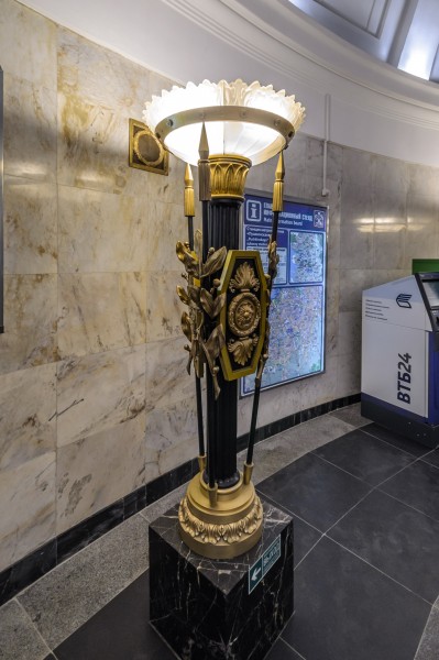 Metro SPB Line1 Pushkinskaya Torchere