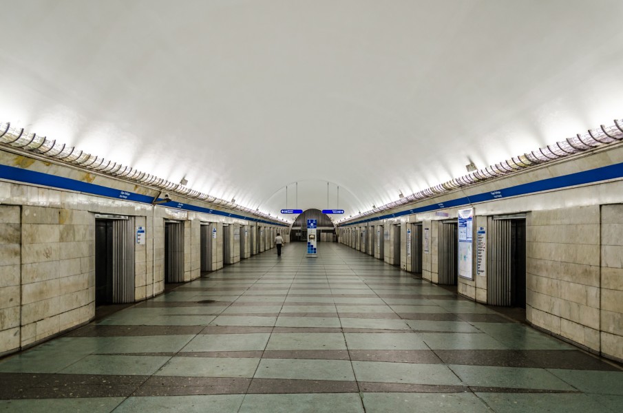 Metro SPB Line2 Park Pobedy