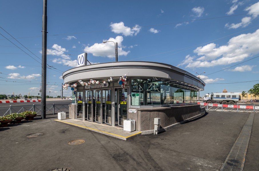 Metro SPB Line5 Sportivnaya Entrance 2