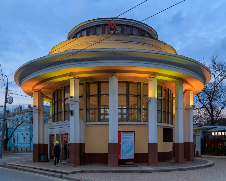 Moscow ParkKulturyR vestibule 04-2016