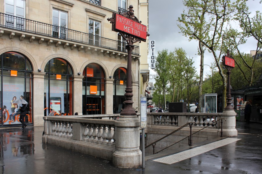 Paris Metro 12 Madeleine Eingang