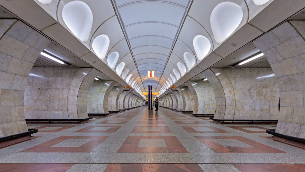 Prague 07-2016 Metro img5 LineB Andel
