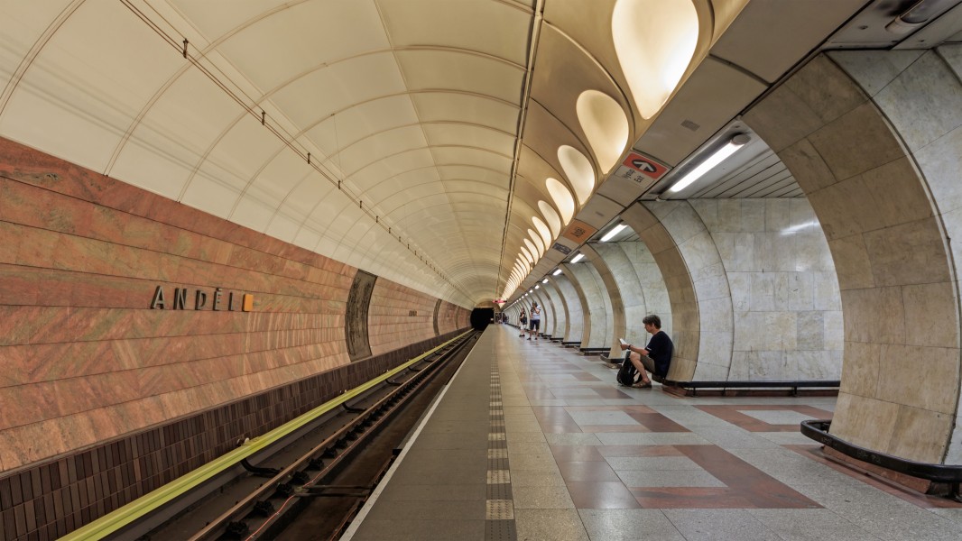 Prague 07-2016 Metro img6 LineB Andel