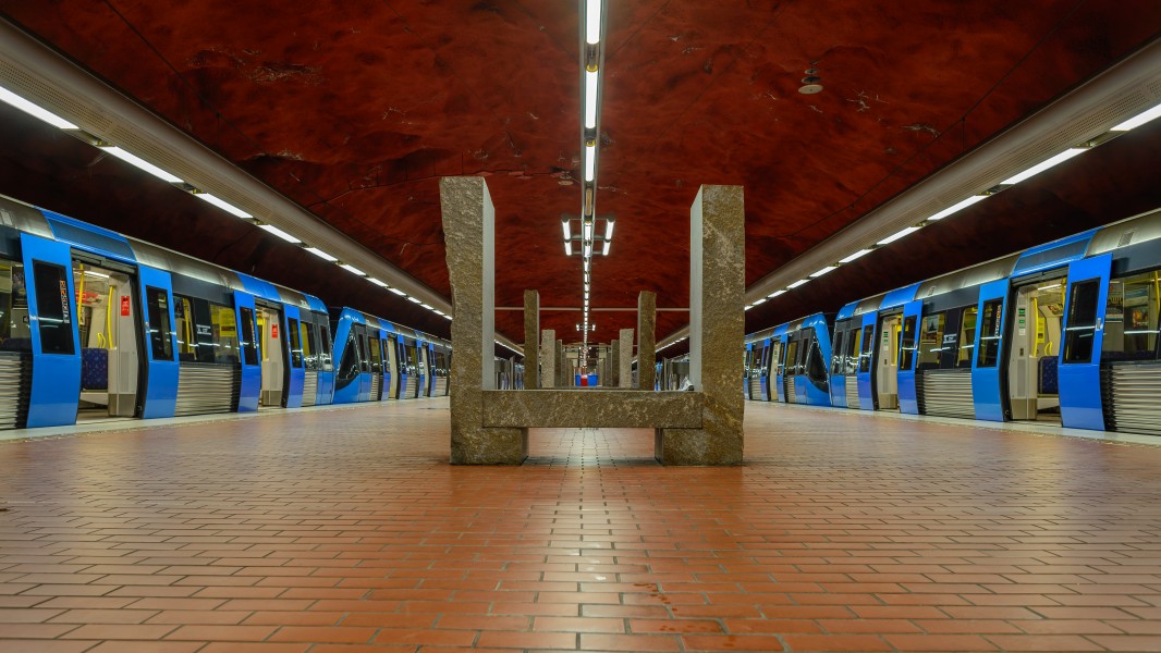 Skarpnäck Metro station October 2014 02