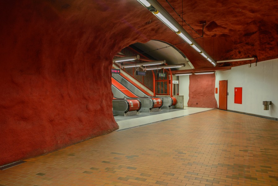 Skarpnäck Metro station October 2014 04