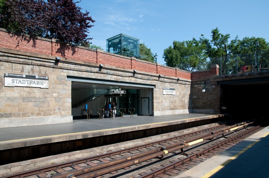 Stadtpark Metro Station