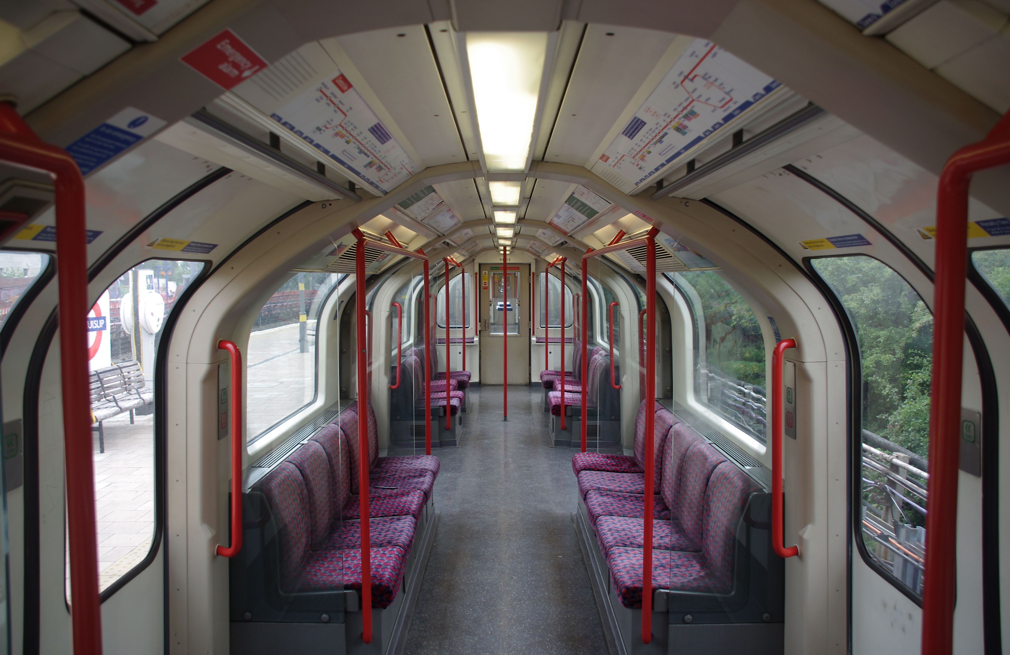South Ruislip station MMB 09 1992-stock