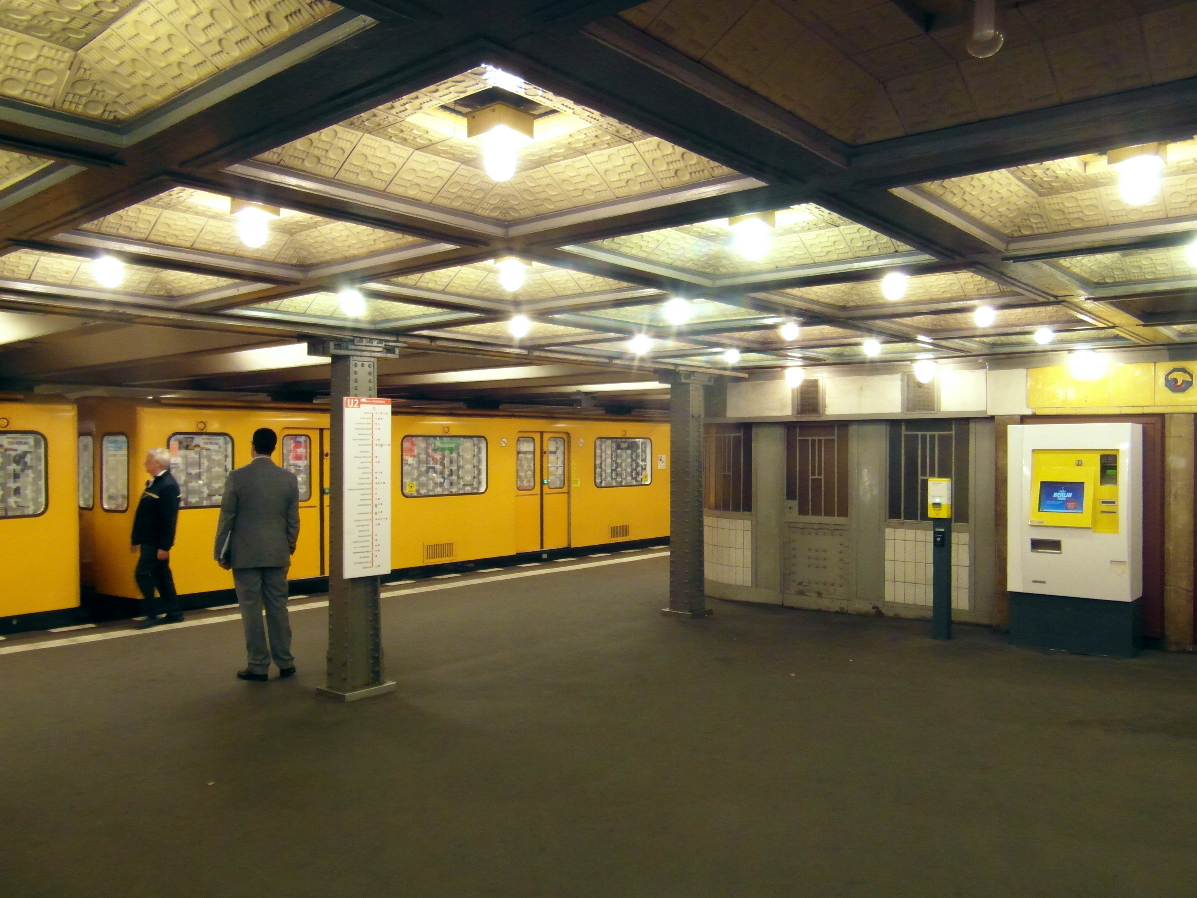 Berlin - U-Bahnhof Theodor-Heuss-Platz (15185040676)
