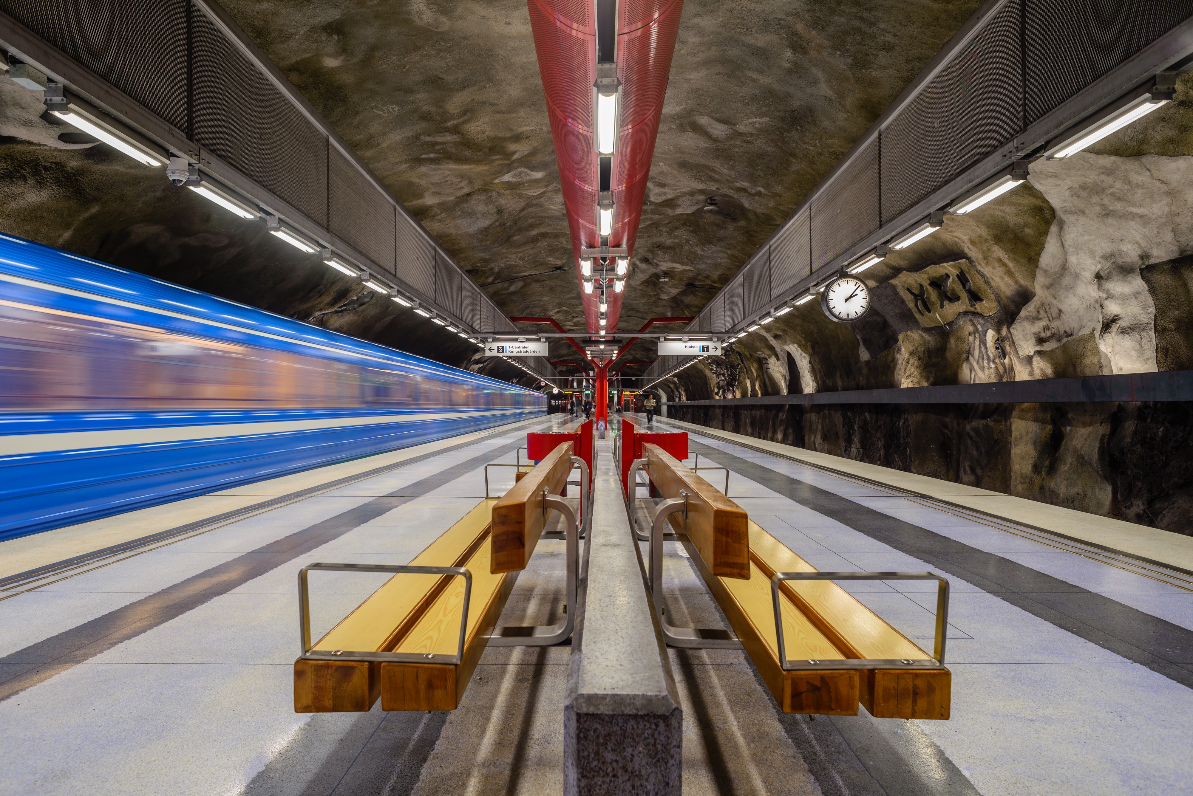 Duvbo Metro station September 2014 02