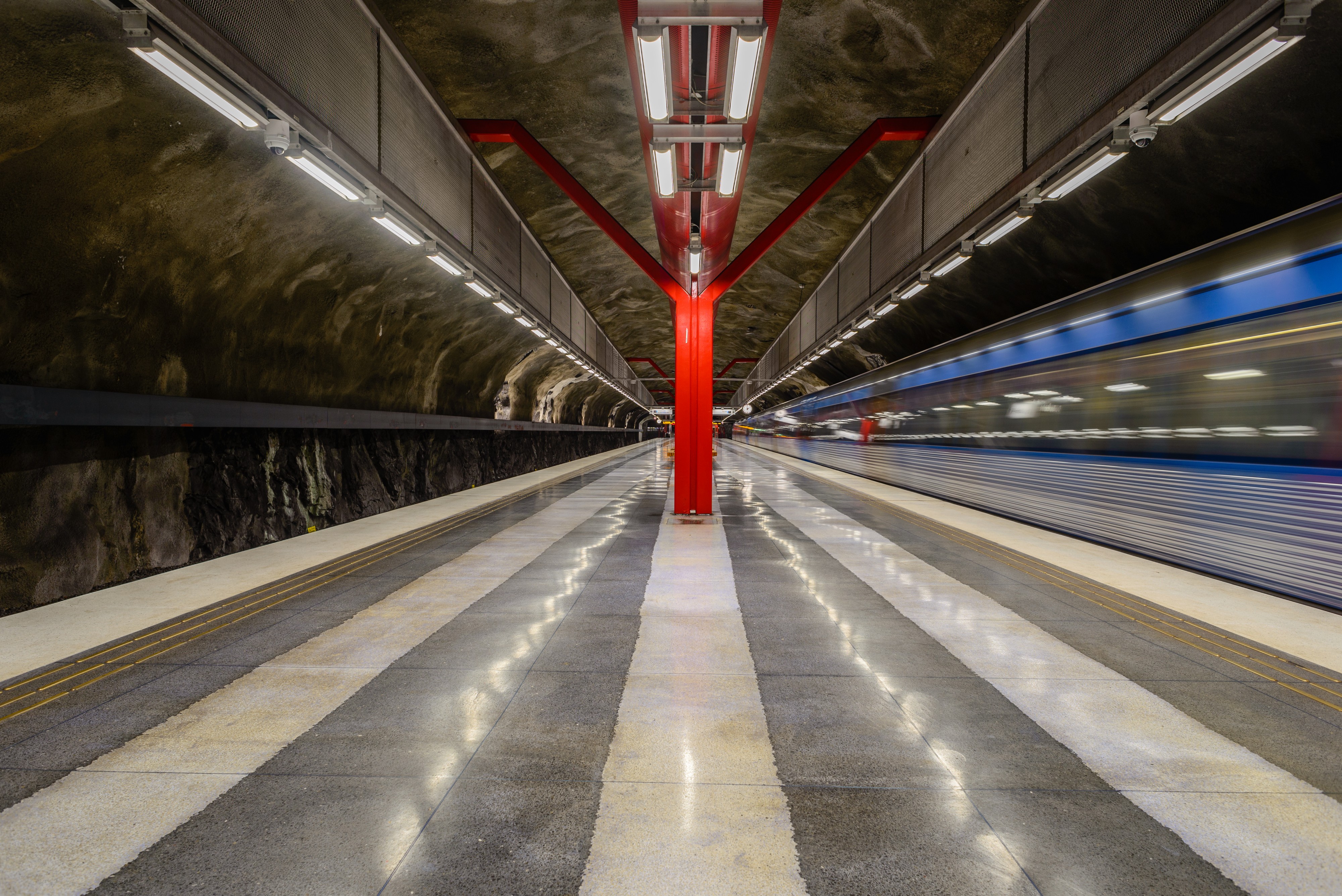 Duvbo Metro station September 2014 07