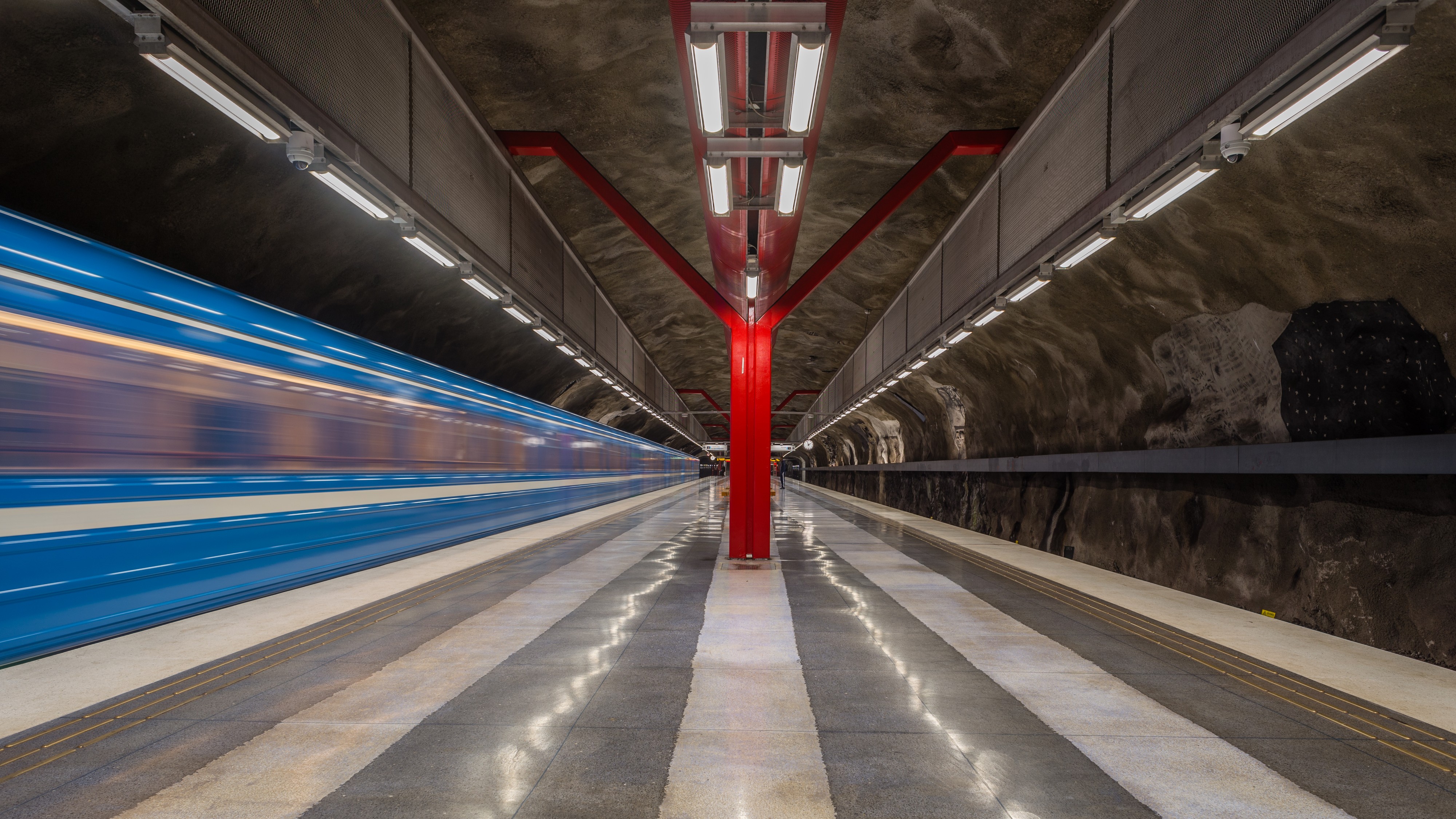 Duvbo Metro station September 2014 08