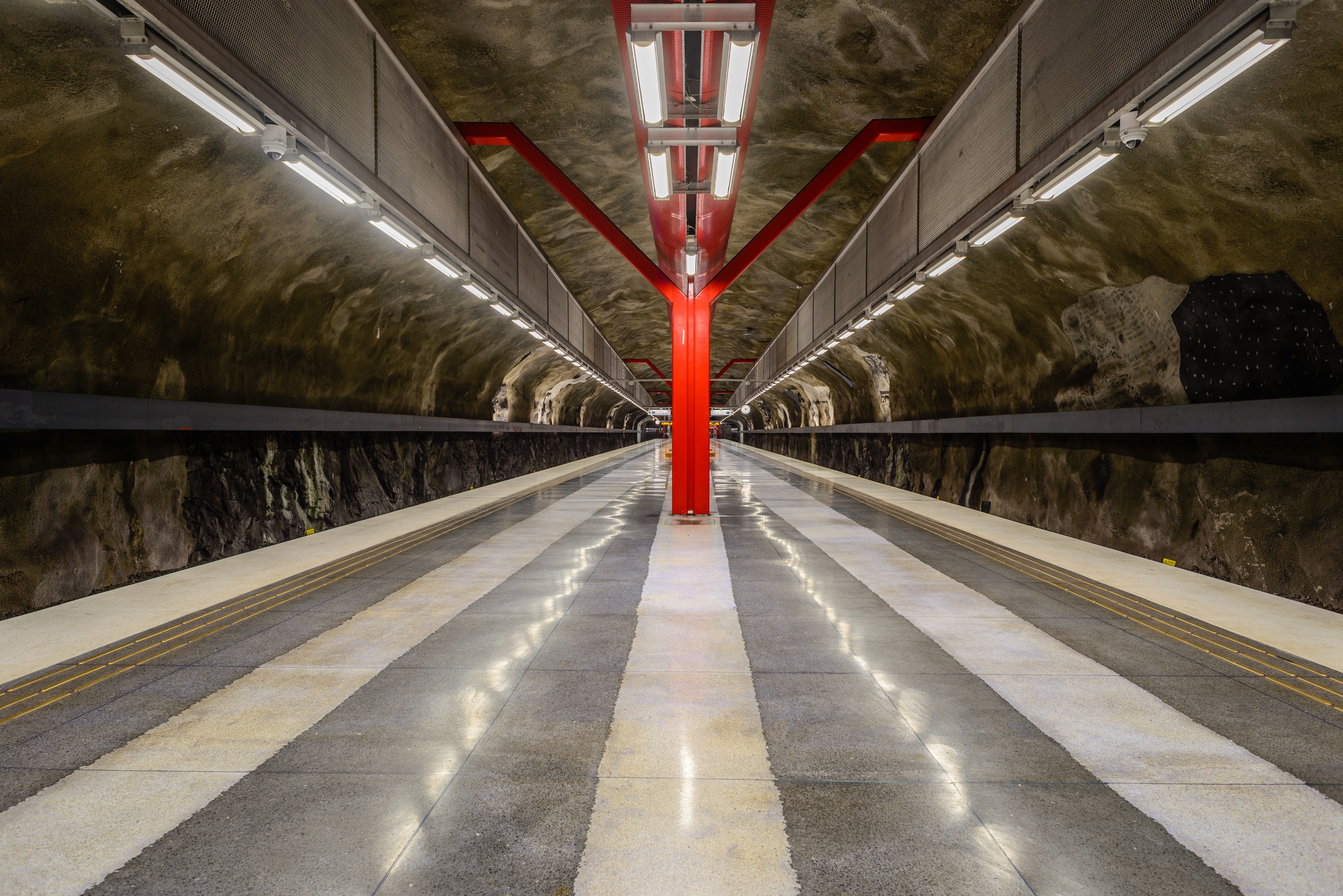 Duvbo Metro station September 2014 11