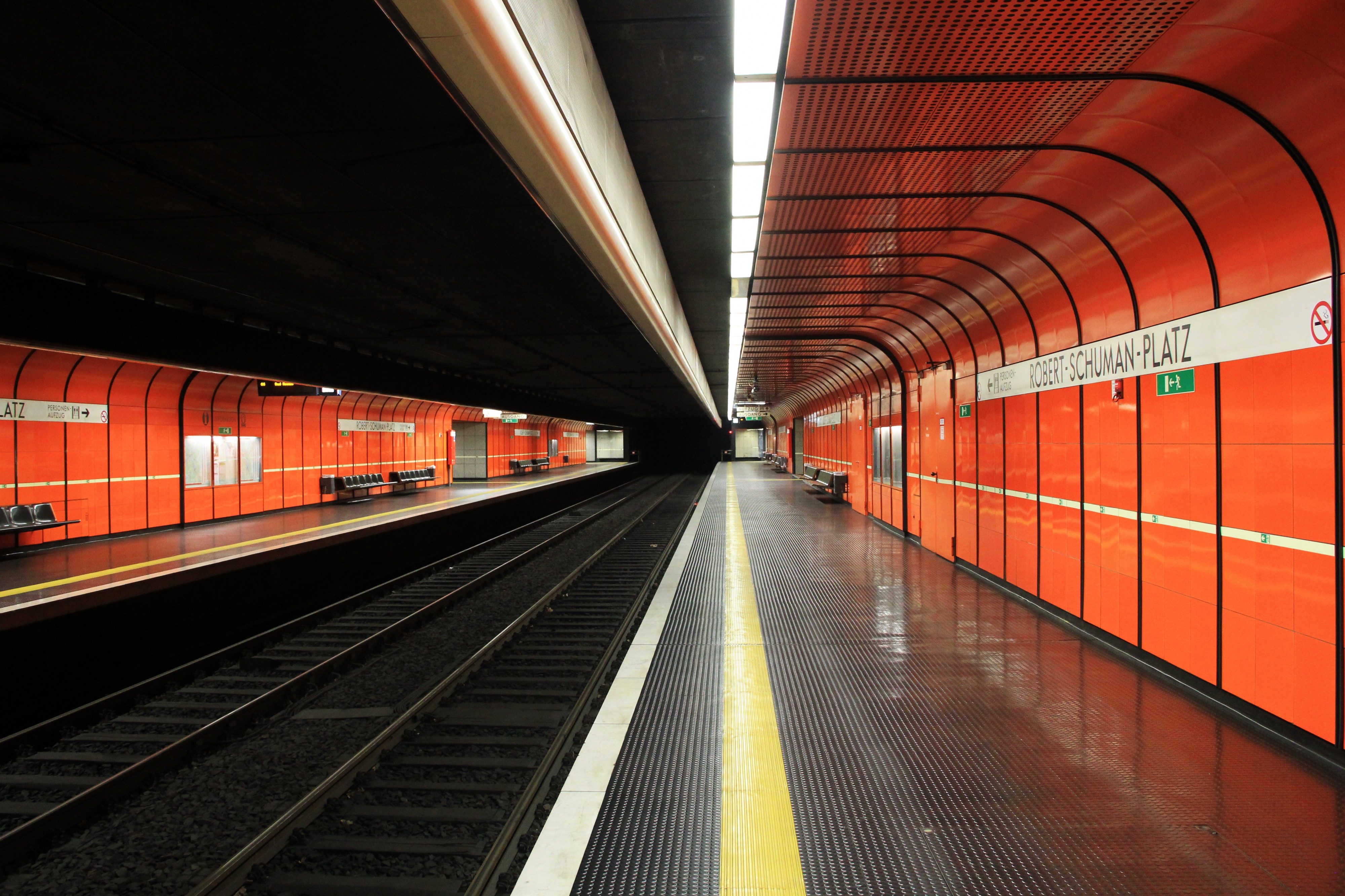 Stadtbahnhaltestelle-robert-schuman-platz-2016-01