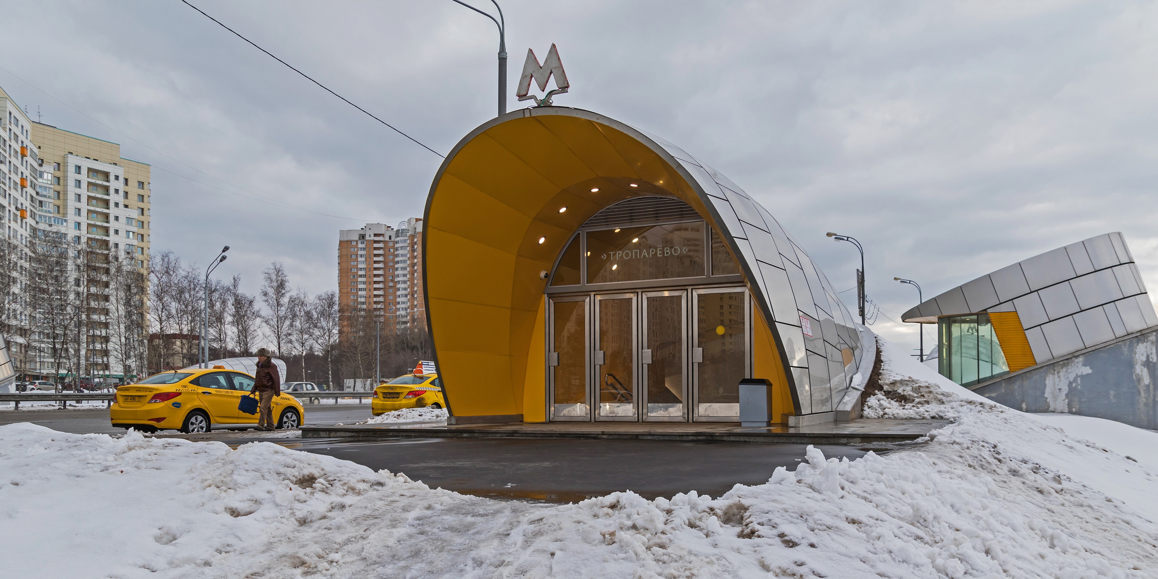 Troparyovo MosMetro station 02-2015 entrance2