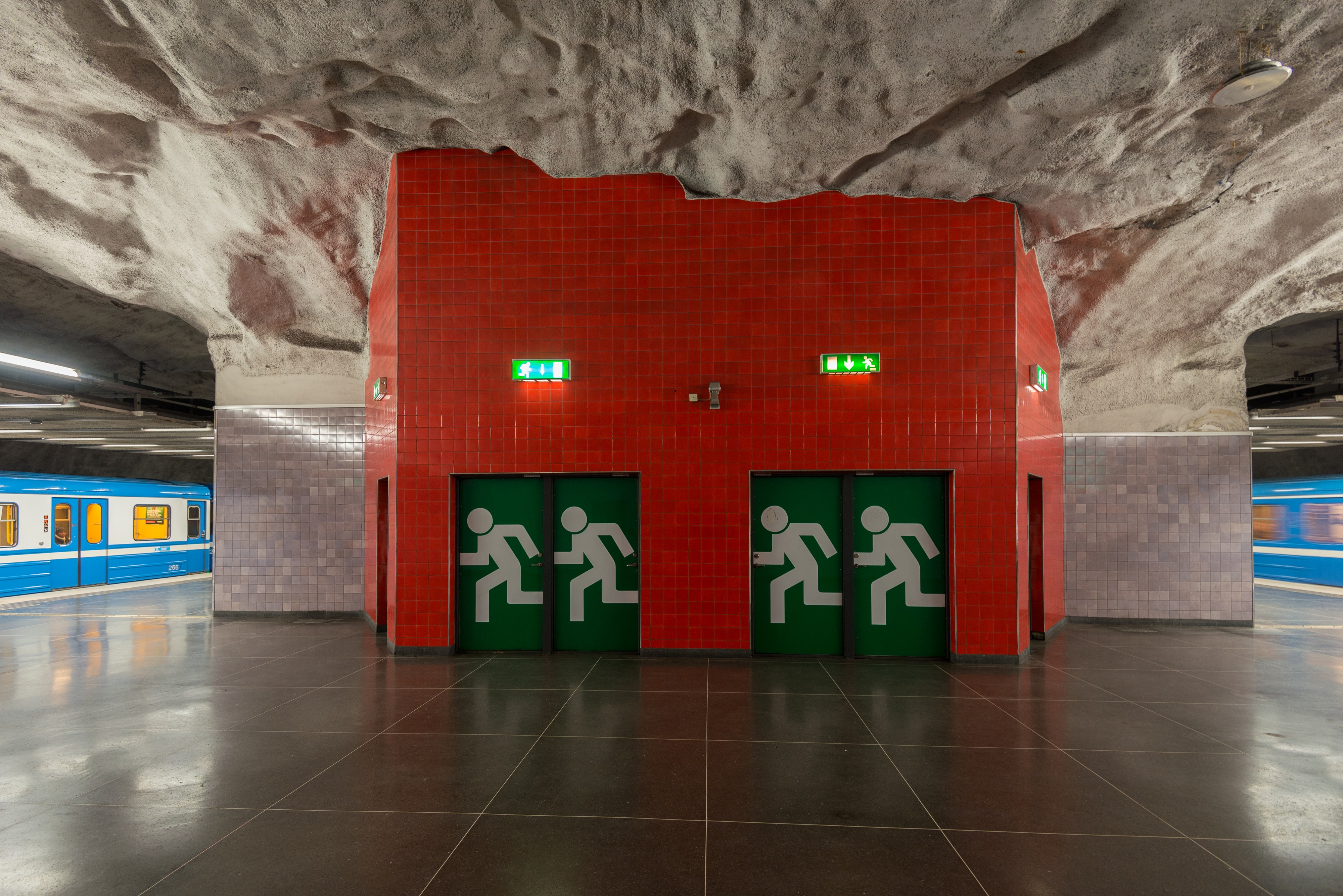 Universitetet metro station January 2015 01
