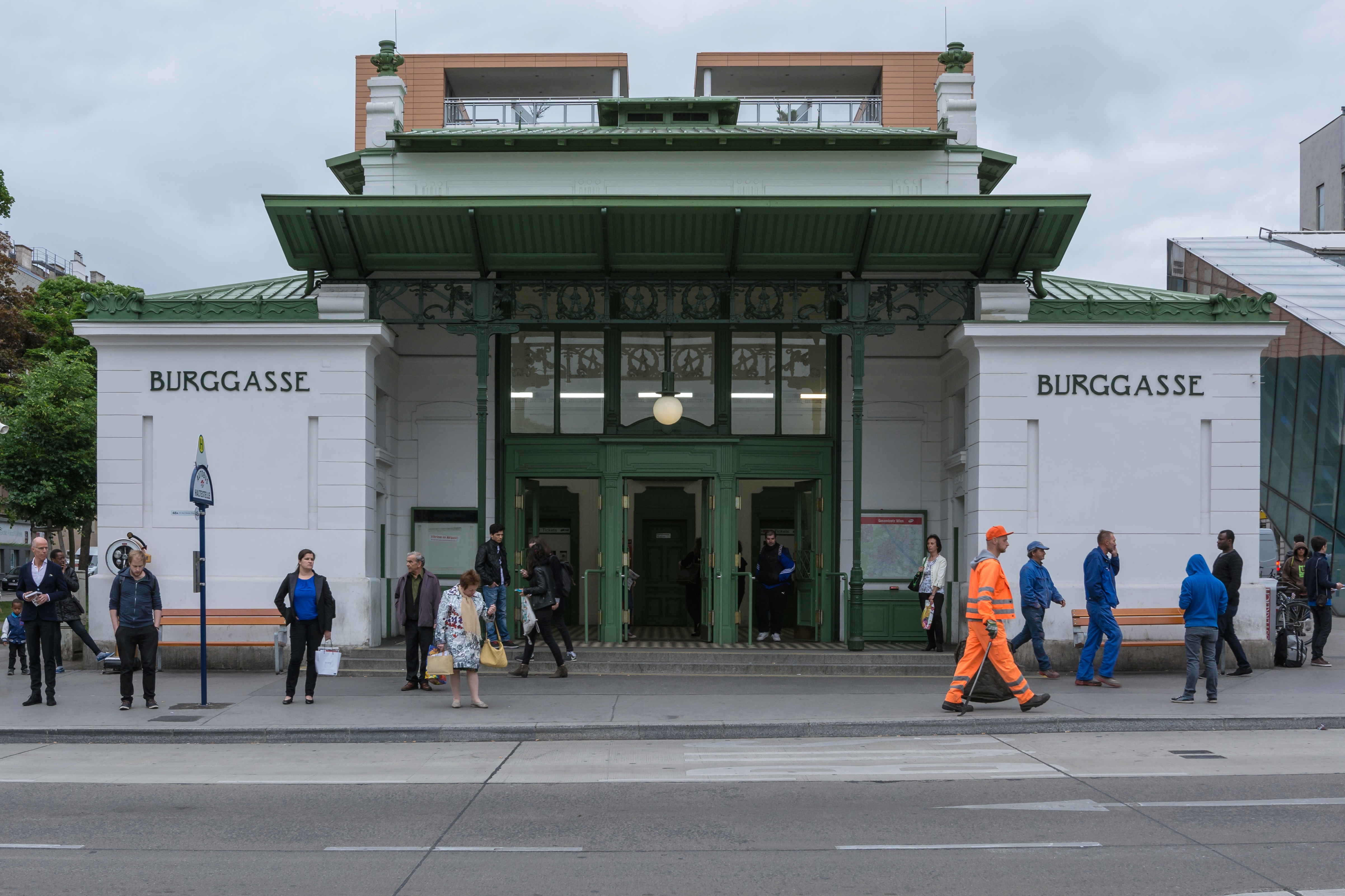 Wien Burggasse Stadthalle metro station bus stop