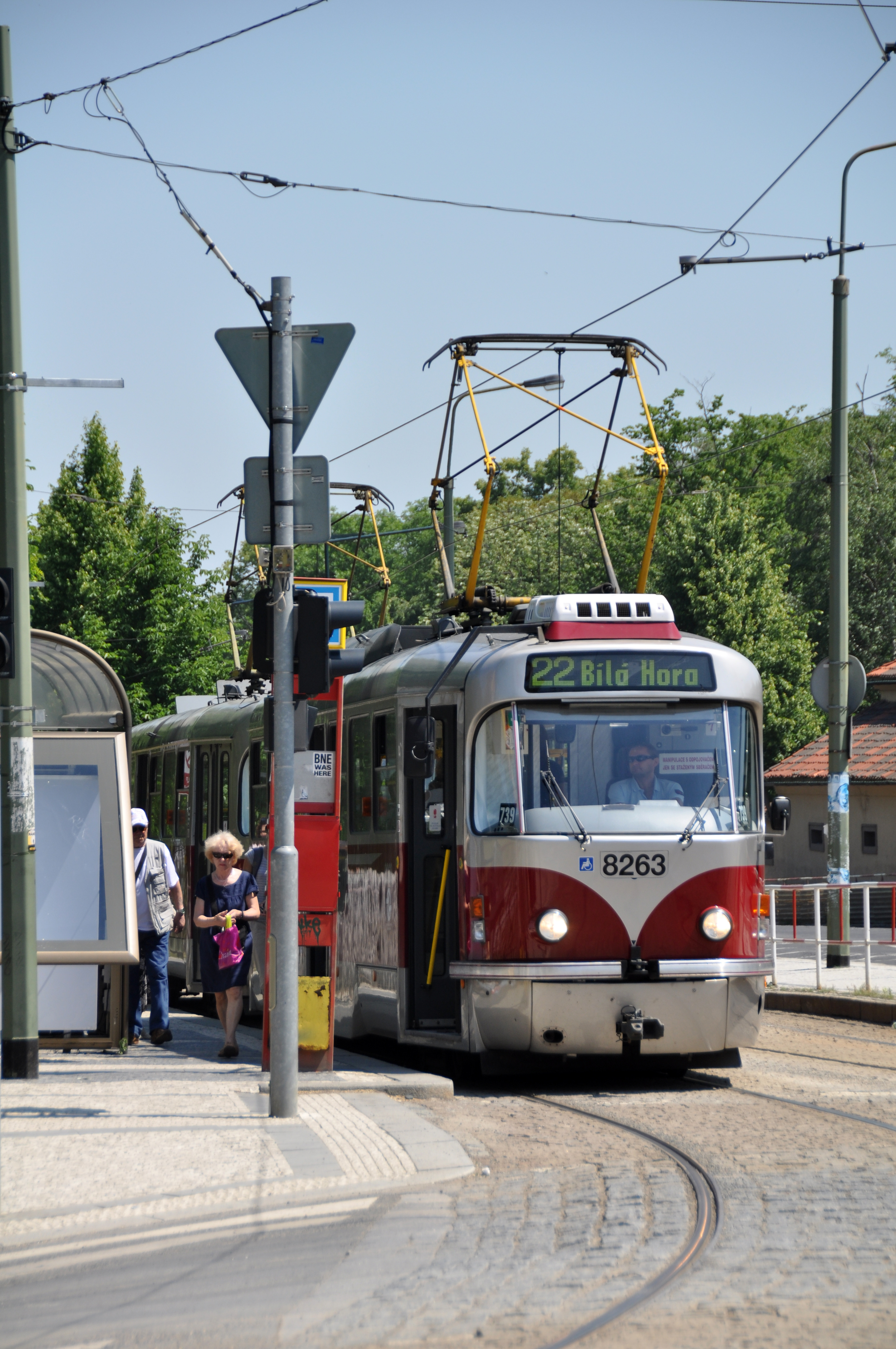11-05-31-praha-tram-by-RalfR-40