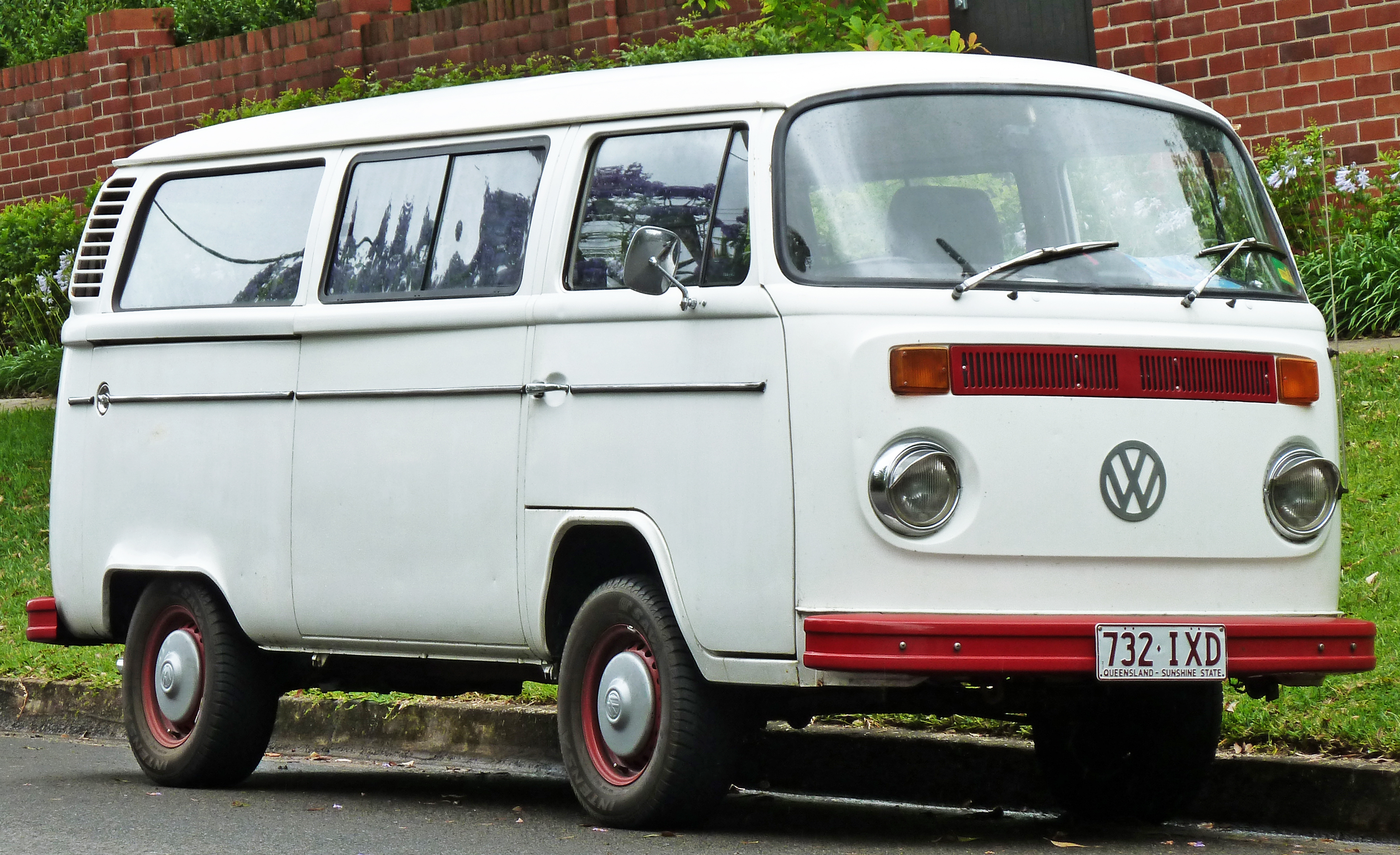 1973-1980 Volkswagen Kombi (T2) van 01