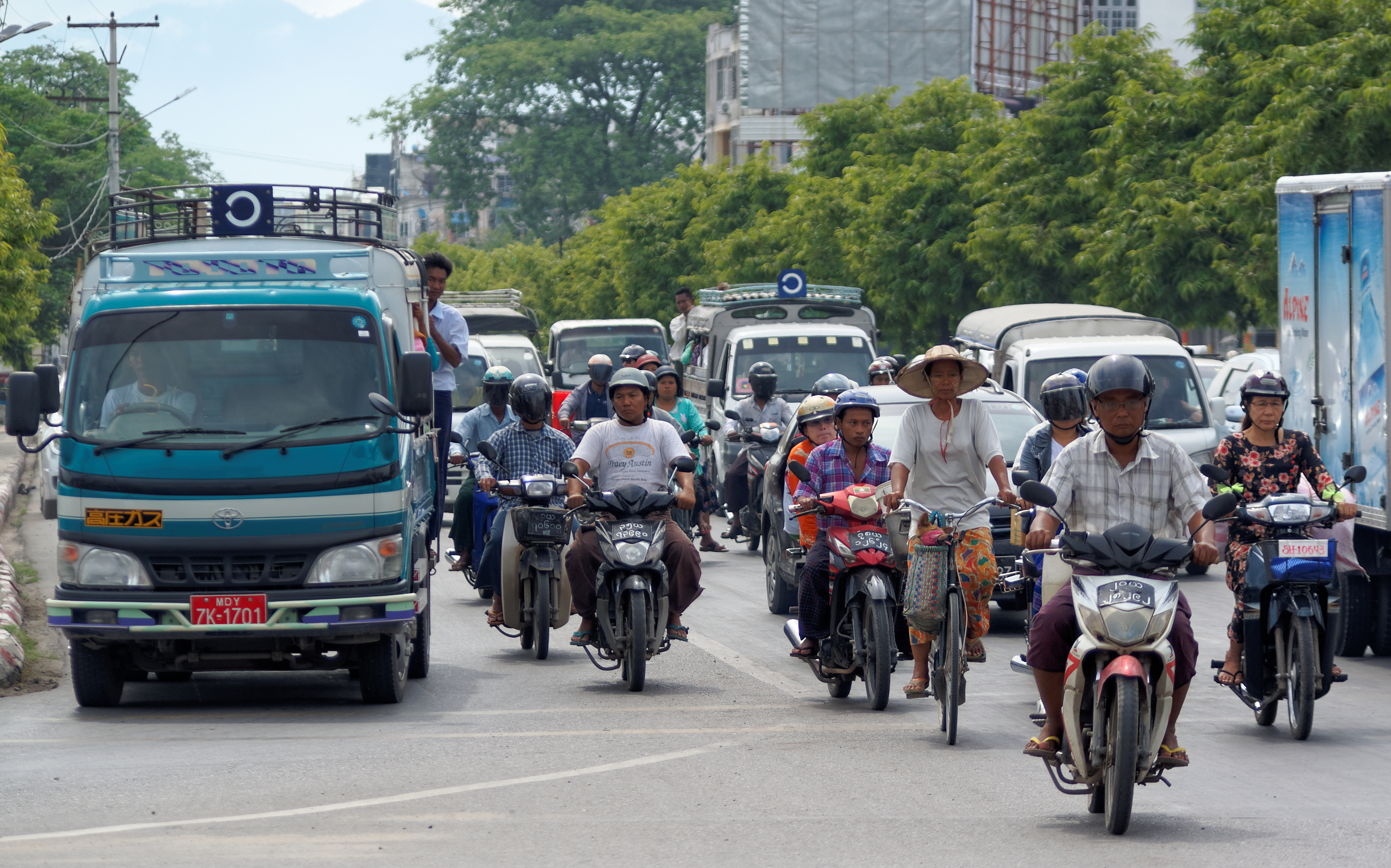 20160729 traffic in Mandalay 5761