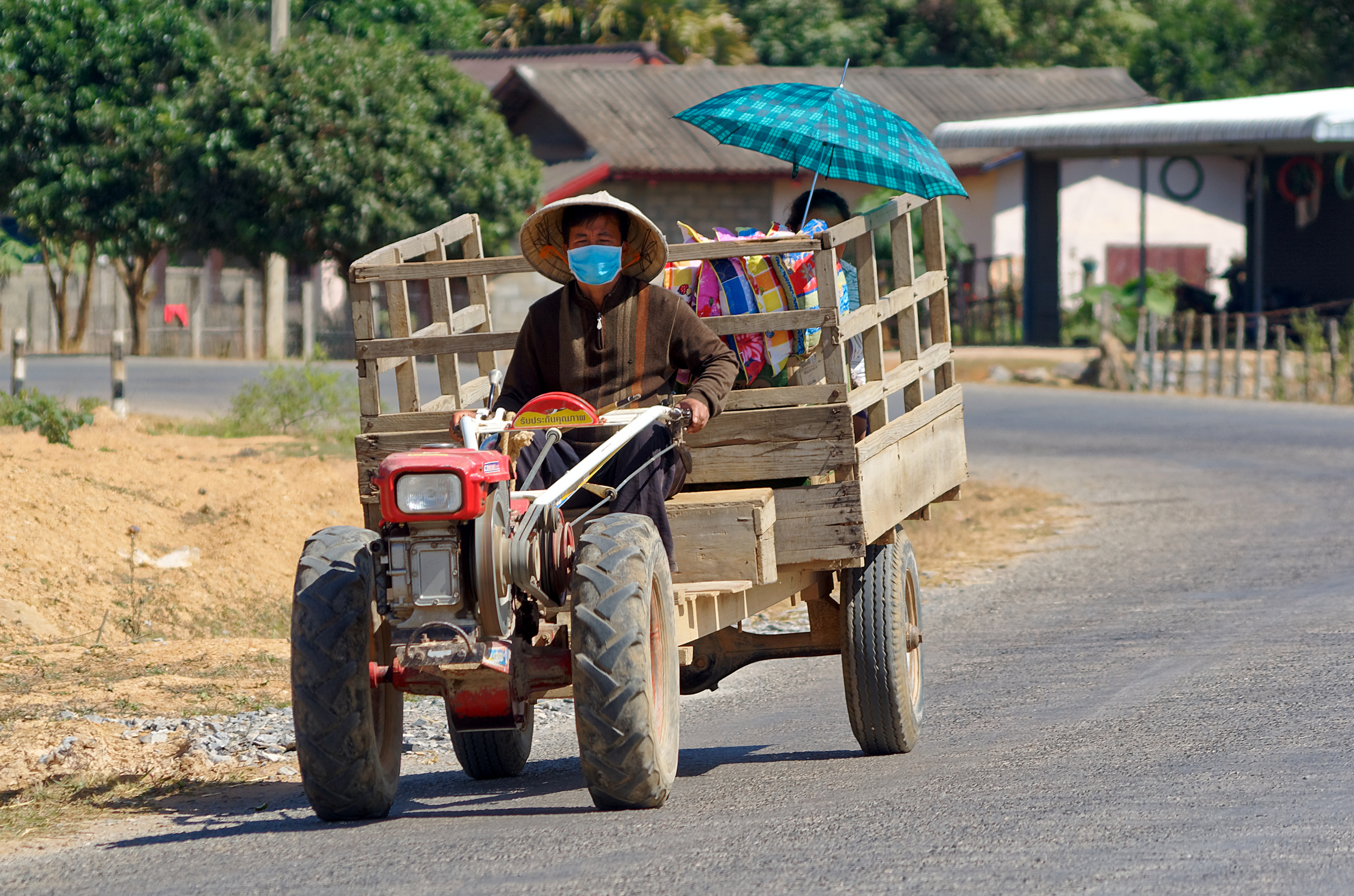 20171116 Tractor Phonsavan Laos 2943 DxO