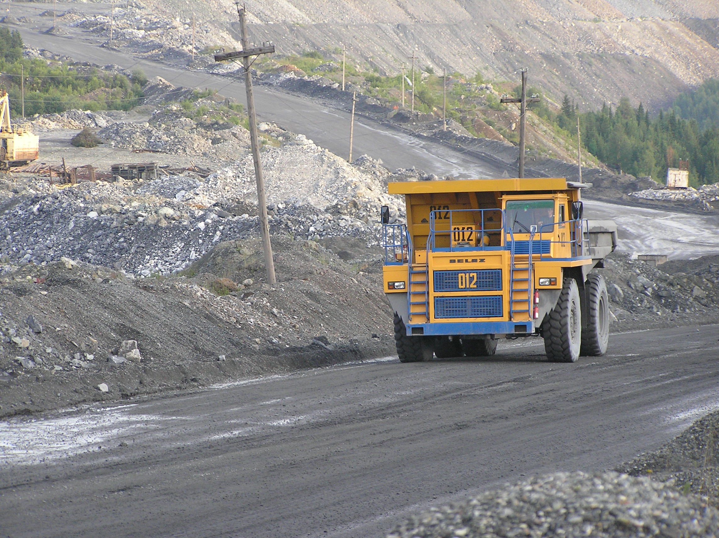 BelAZ trucks in a mine near Vershina Tei
