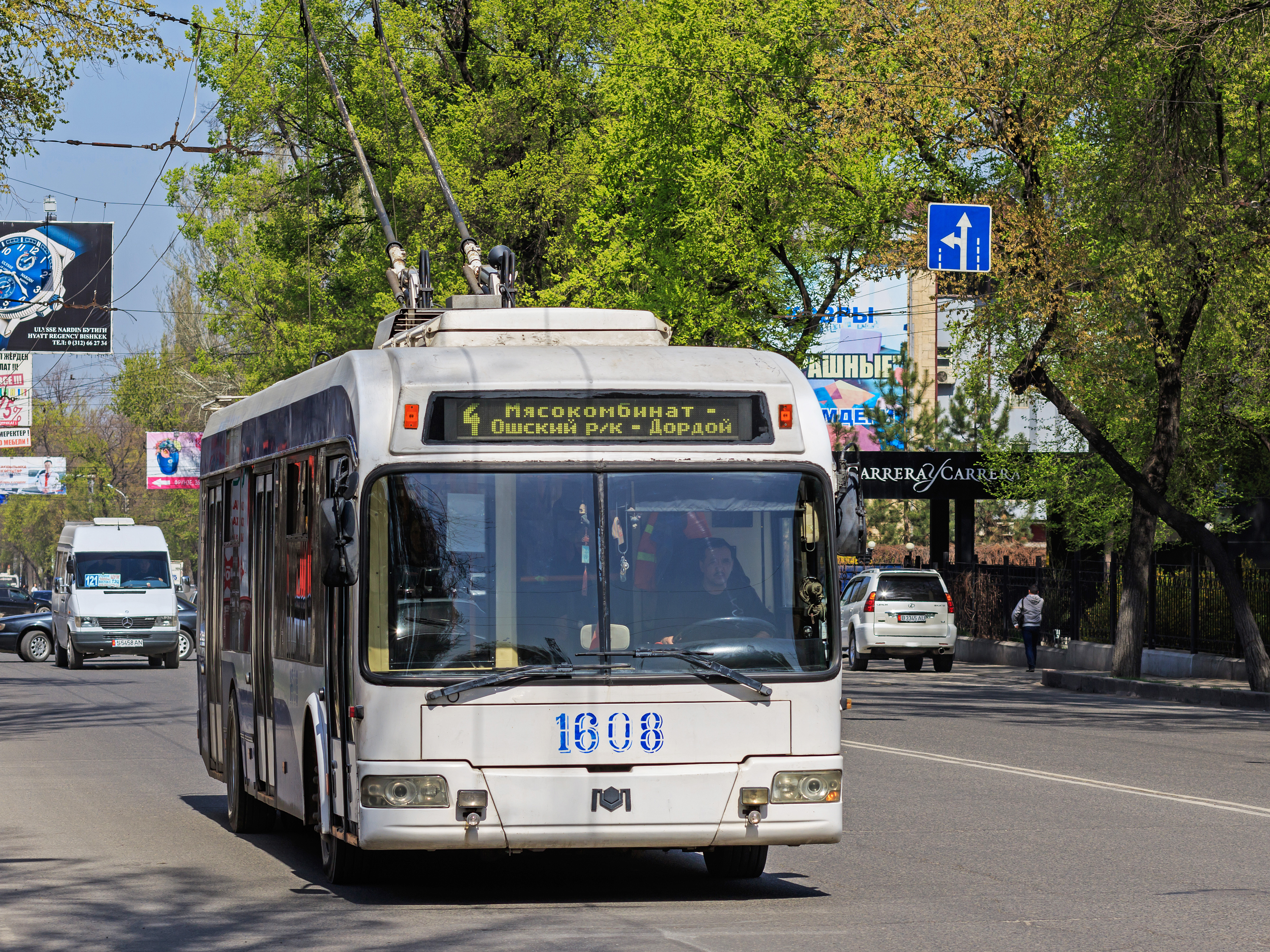 Bishkek 03-2016 img05 trolley at Abdrahmanova Street