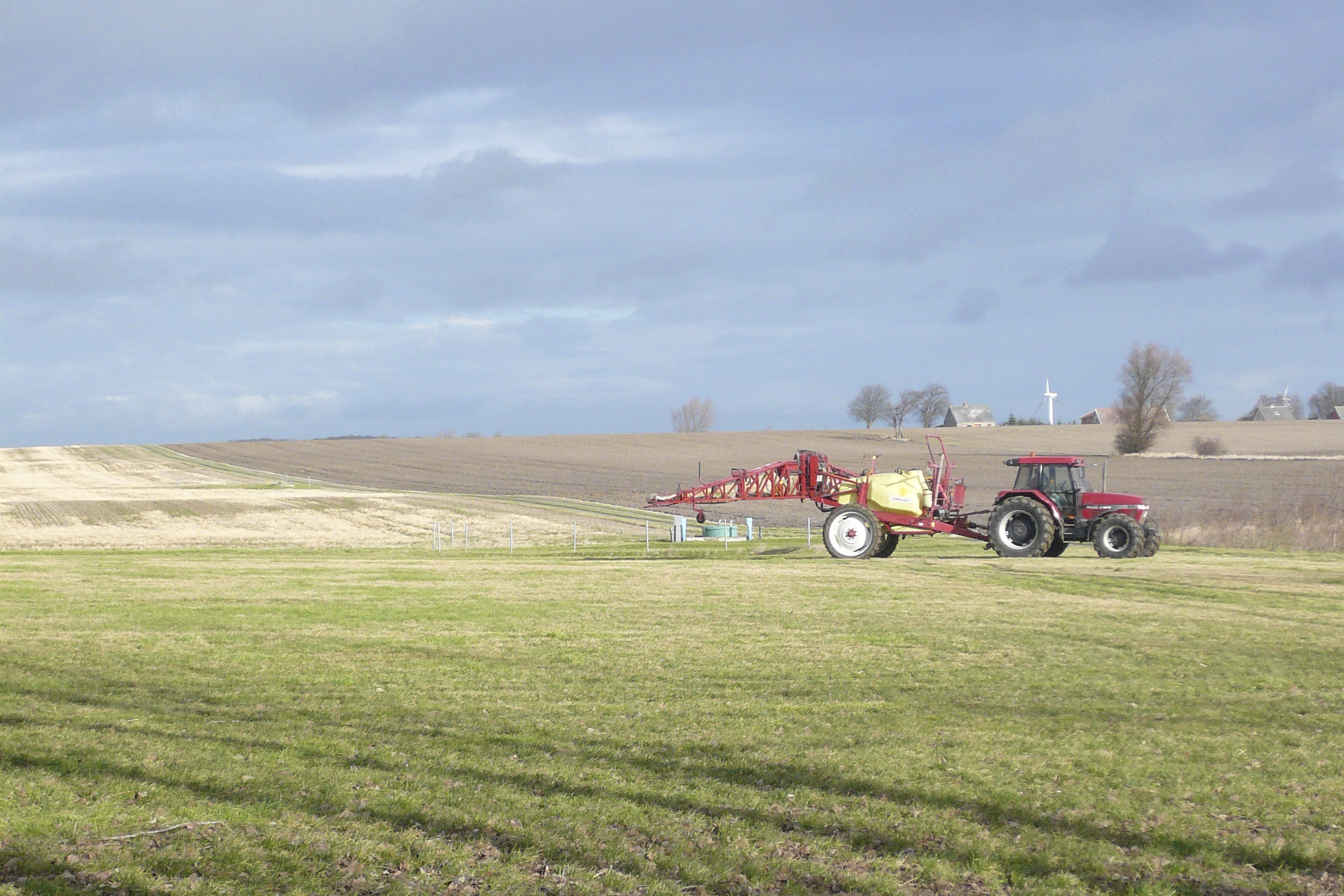 Case IH tractor with Hardi field sprayer, Lolland