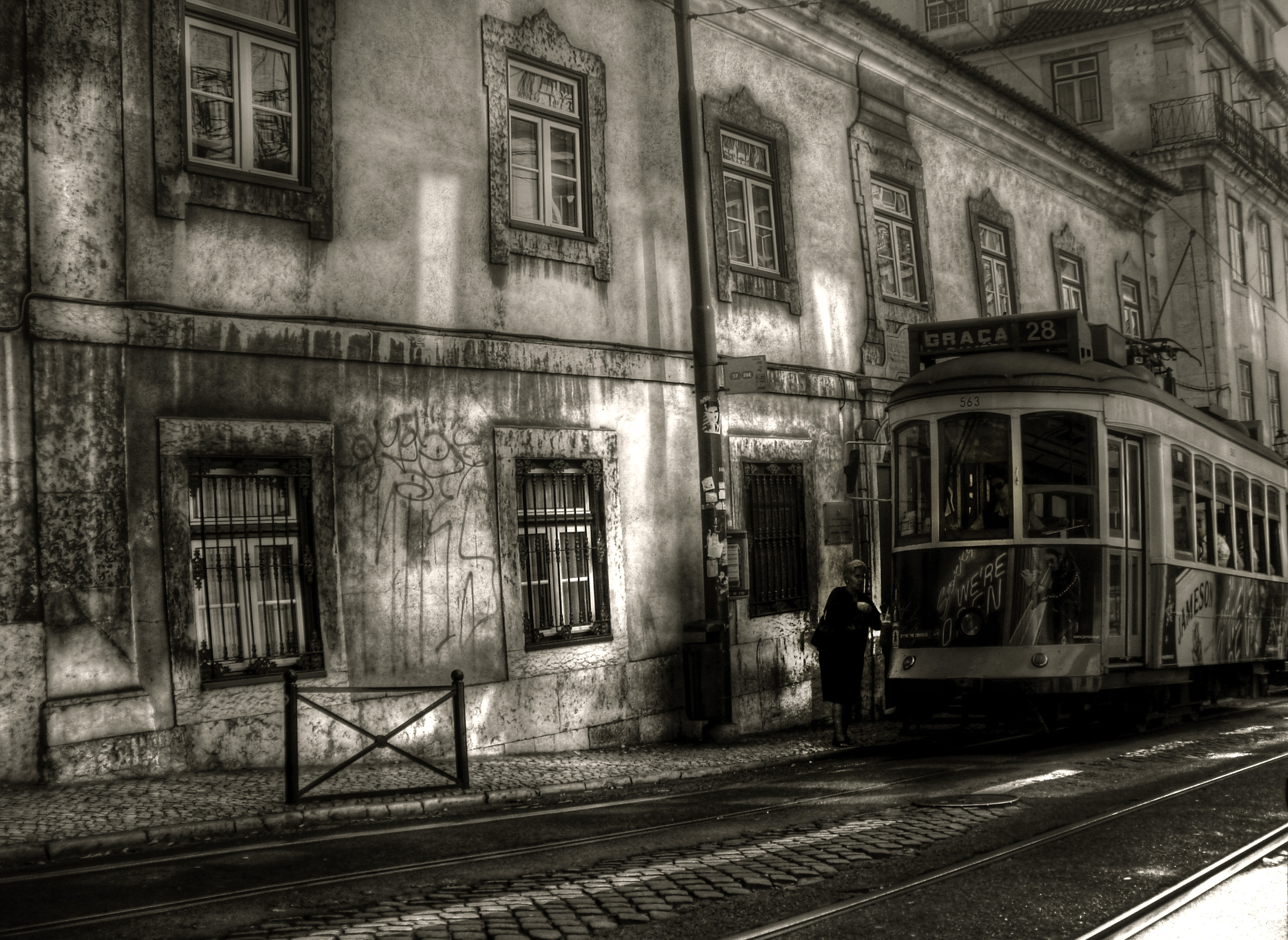 CCFL563subindoGraça(BW&HDR)